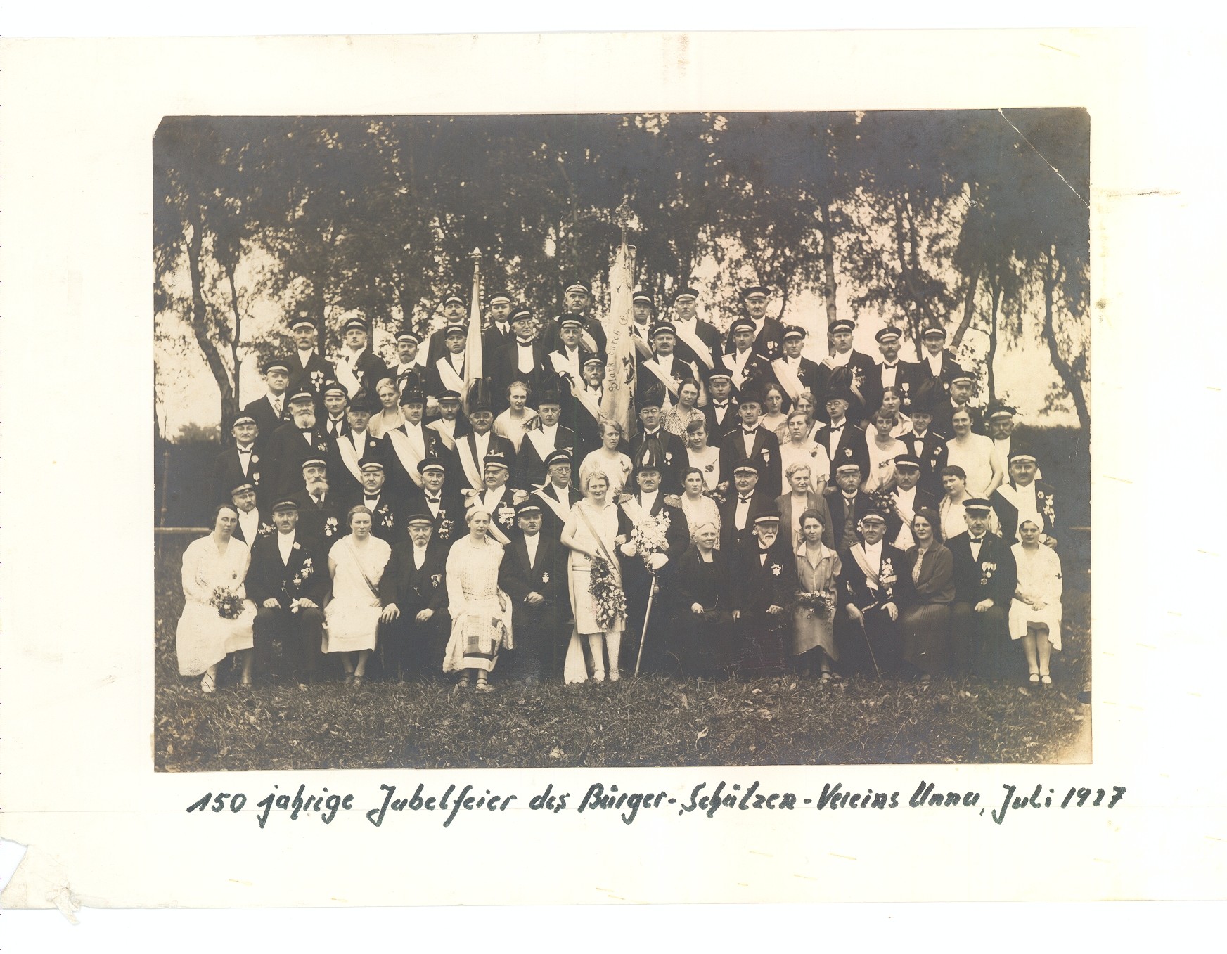 Gruppenfoto & Fotografie mit Hofstaat des Bürger-Schützenvereins, 1927 (Hellweg-Museum Unna CC BY-NC-SA)