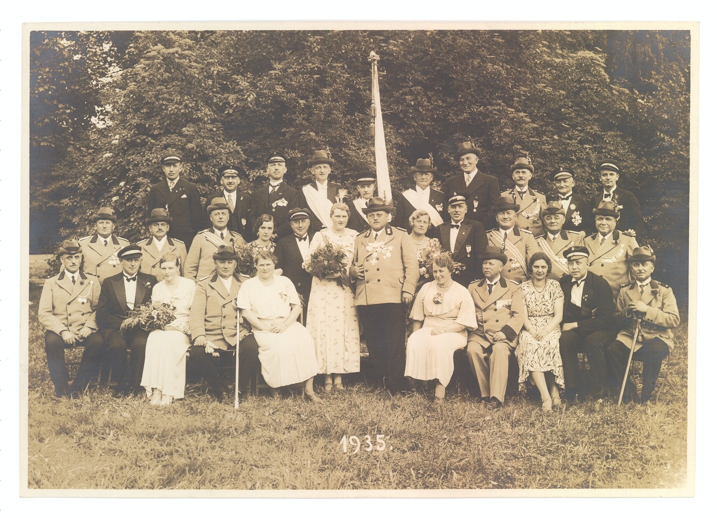Gruppenfoto & Fotografie mit Hofstaat des Bürger-Schützenvereins, 1935 (Hellweg-Museum Unna CC BY-NC-SA)