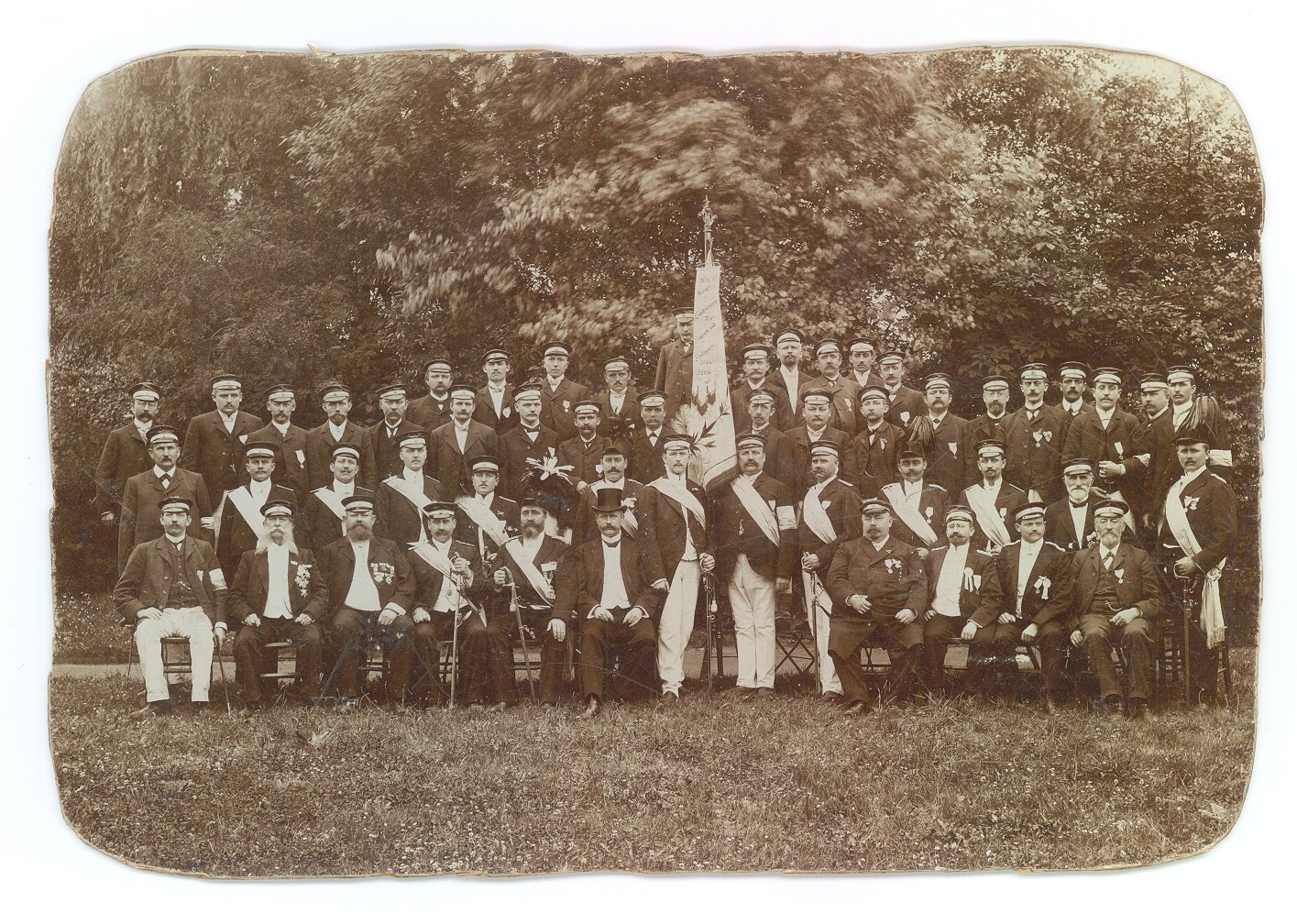 Gruppenfoto mit Mitgliedern des Bürger-Schützen-Vereins (Hellweg-Museum Unna CC BY-NC-SA)