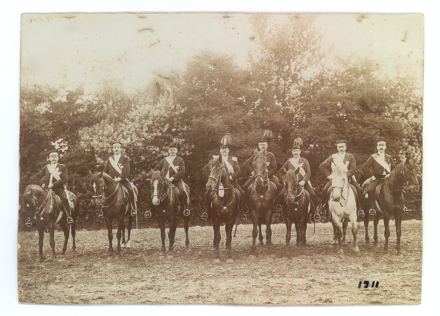 Gruppenfoto von Reitern in Schützenkleidung (Hellweg-Museum Unna CC BY-NC-SA)