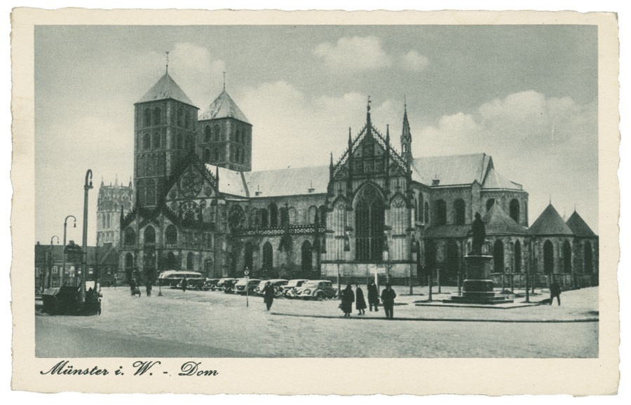 Postkarte: Der Dom mit dem Domplatz und dem Fürstenbergdenkmal (Stadtmuseum Münster CC BY-NC-SA)