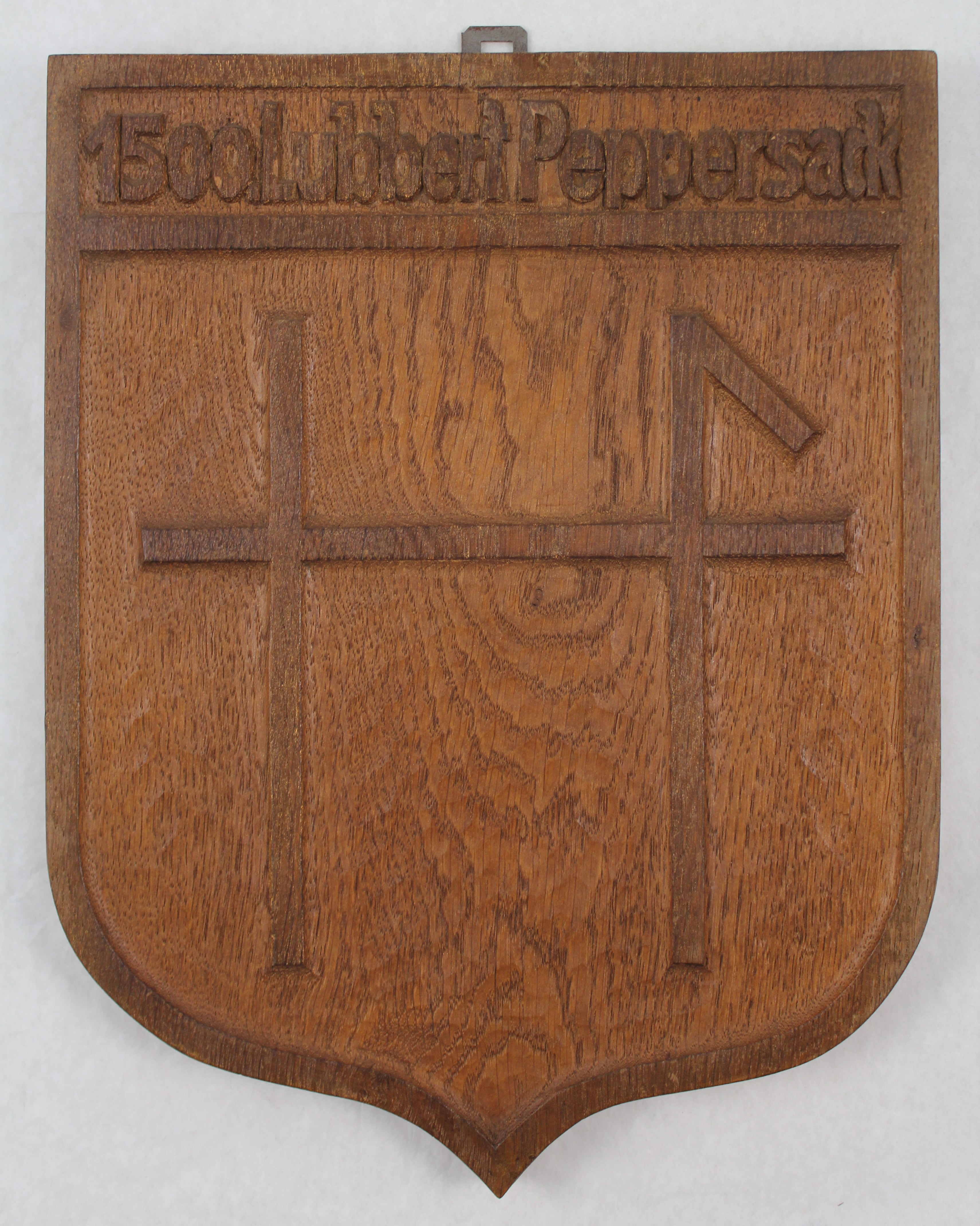 Wappenschild & Hölzernes Wappen mit Hausmarke, Lubbert Peppersack 1500 (Hellweg-Museum Unna CC BY-NC-SA)
