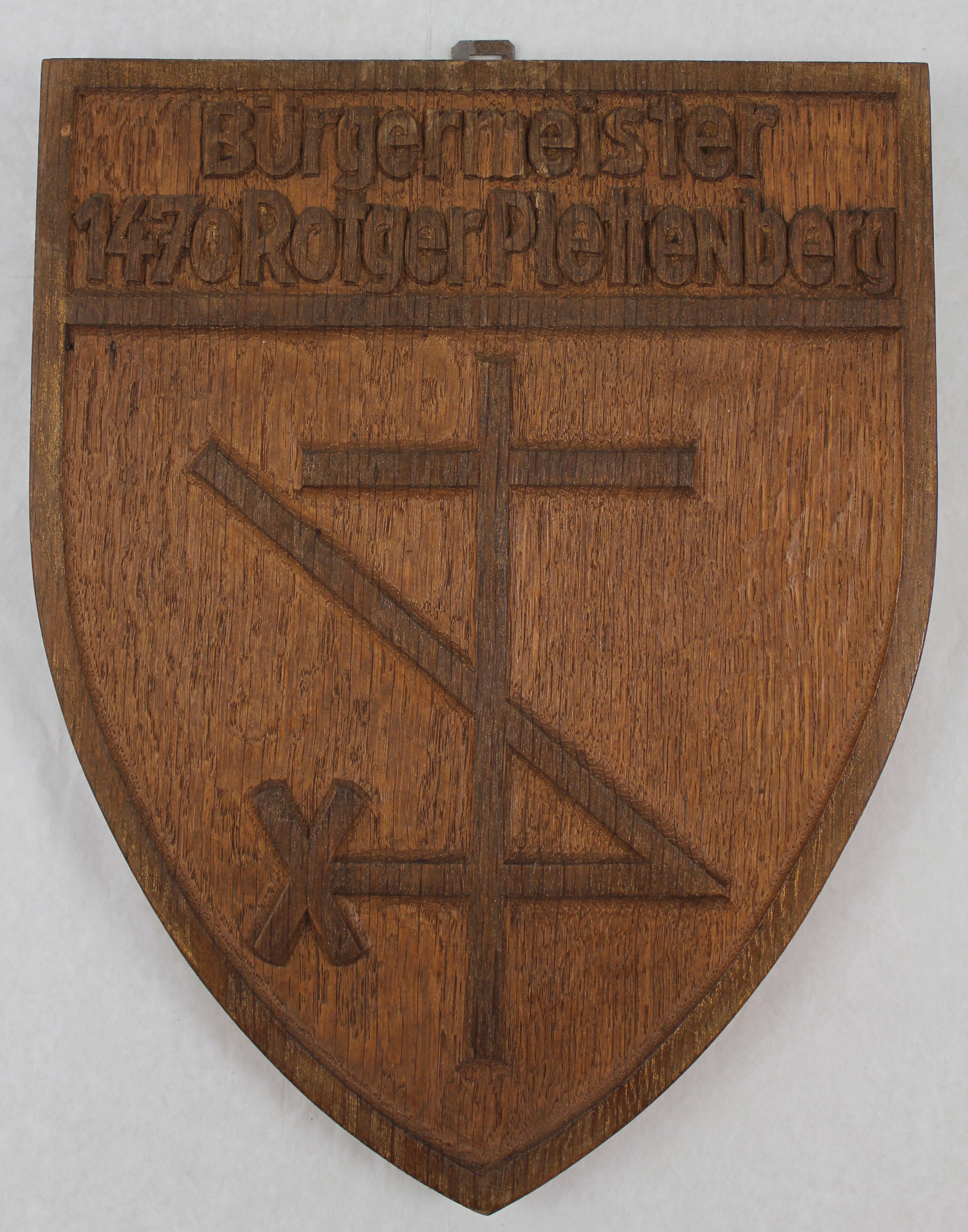 Wappenschild & Hölzernes Wappen mit Hausmarke, Rötger Plettenberg 1417 (Hellweg-Museum Unna CC BY-NC-SA)