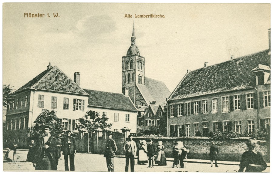 Postkarte: Blick vom Domplatz auf den alten Turm der Lambertikirche (Stadtmuseum Münster CC BY-NC-SA)