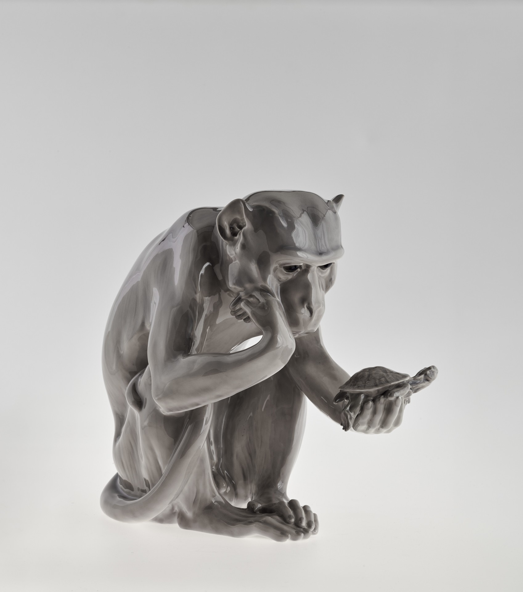 Skulptur Affe mit Schildkröte (Museum für Kunst und Kulturgeschichte der Stadt Dortmund CC BY-NC-SA)