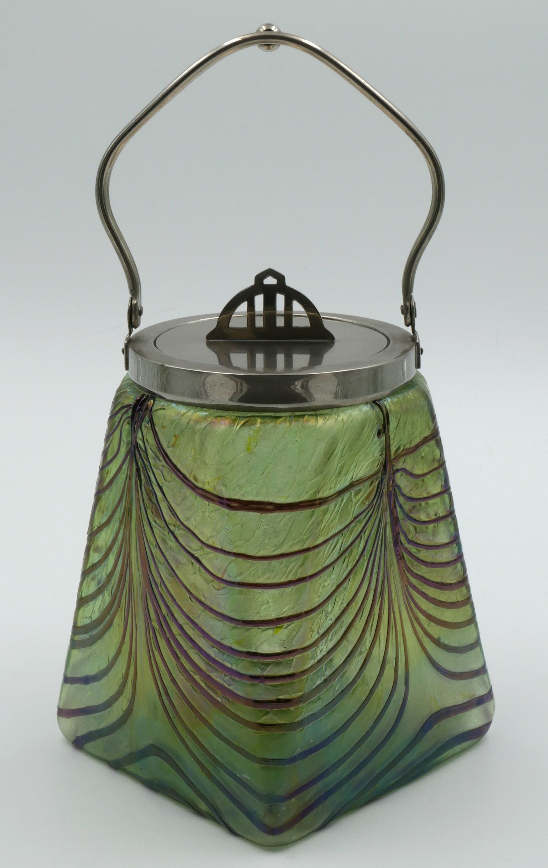Gebäckdose aus grünem Glas (Museum für Kunst und Kulturgeschichte der Stadt Dortmund CC BY-NC-SA)