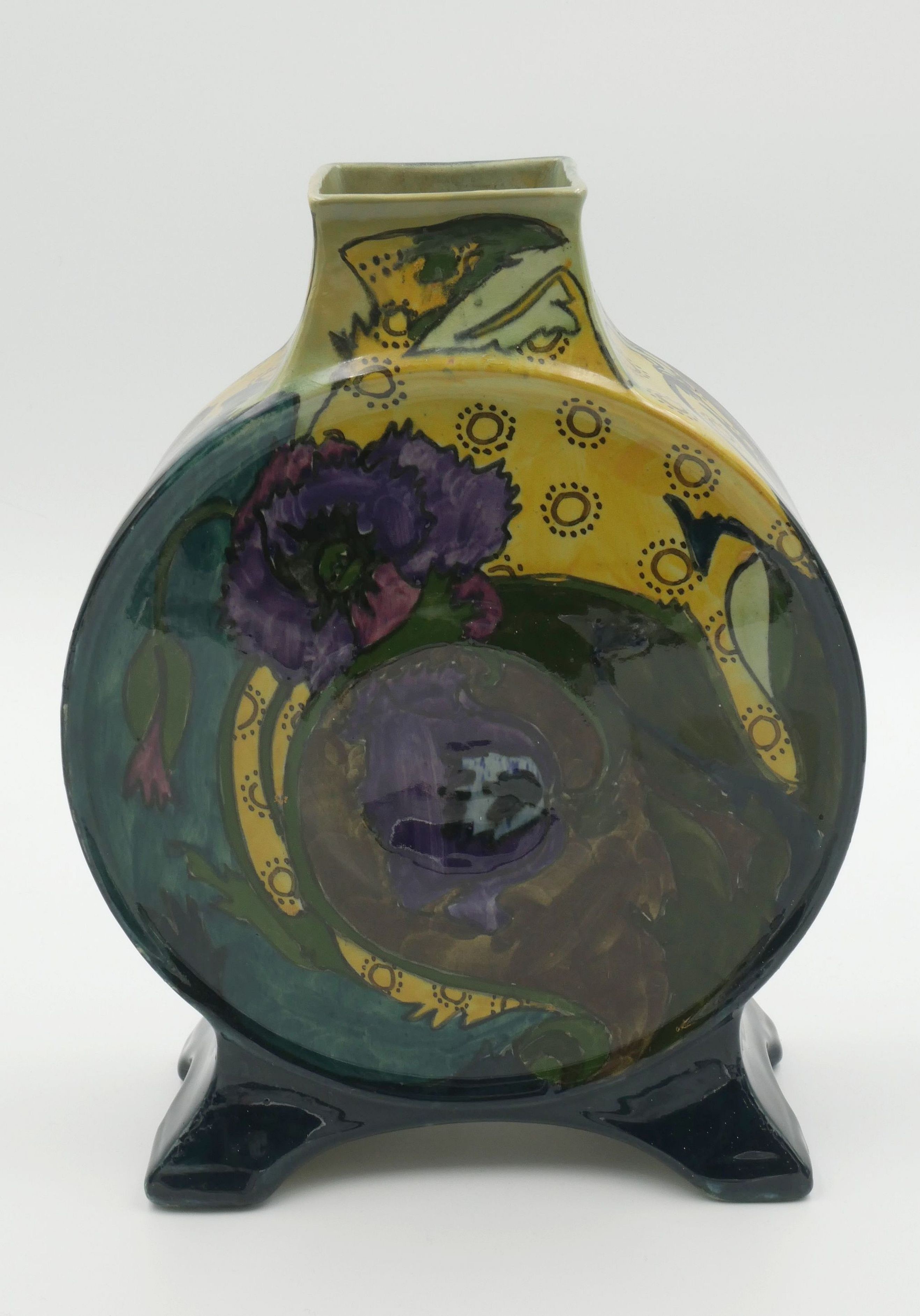 Vase in Form einer Feldflasche (Museum für Kunst und Kulturgeschichte der Stadt Dortmund CC BY-NC-SA)