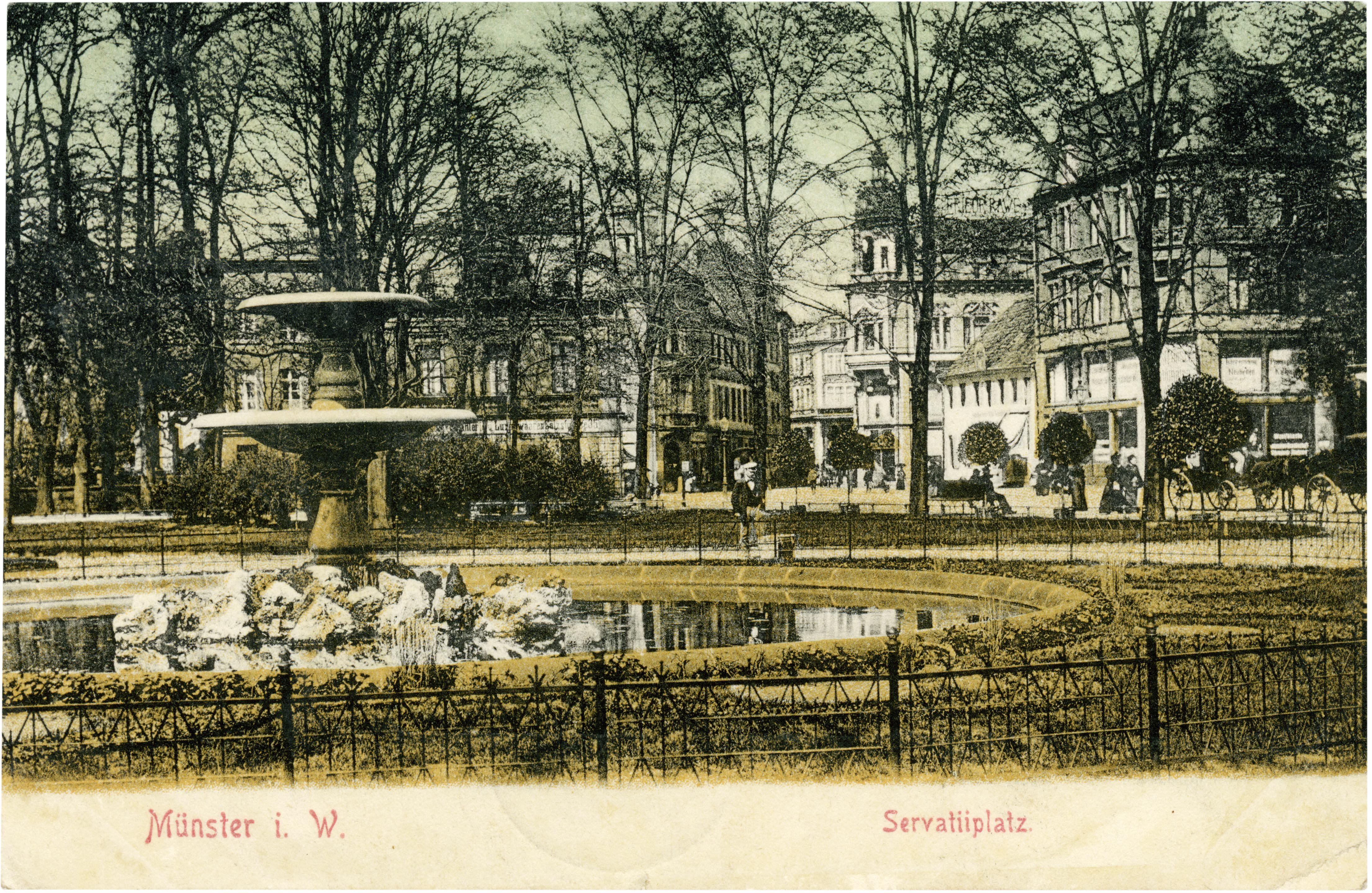 Postkarte: Blick auf den älteren Brunnen am Servatiiplatz Richtung Salzstraße im Winter (Stadtmuseum Münster CC BY-NC-SA)