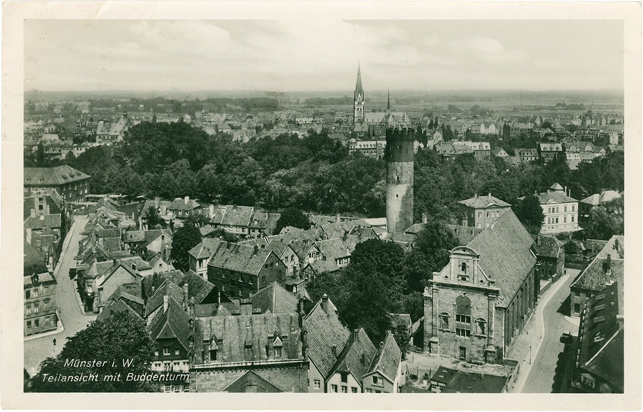 Postkarte: Blick vom Turm der Überwasserkirche auf das Kreuzviertel und den Buddenturm (Stadtmuseum Münster CC BY-NC-SA)