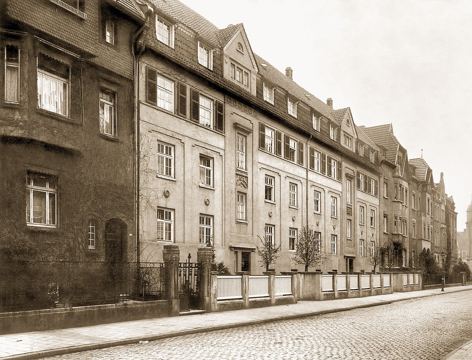 Foto: Blick auf Wohnhäuser an der Raesfeldstraße in Richtung Coerdestraße (Stadtmuseum Münster CC BY-NC-SA)