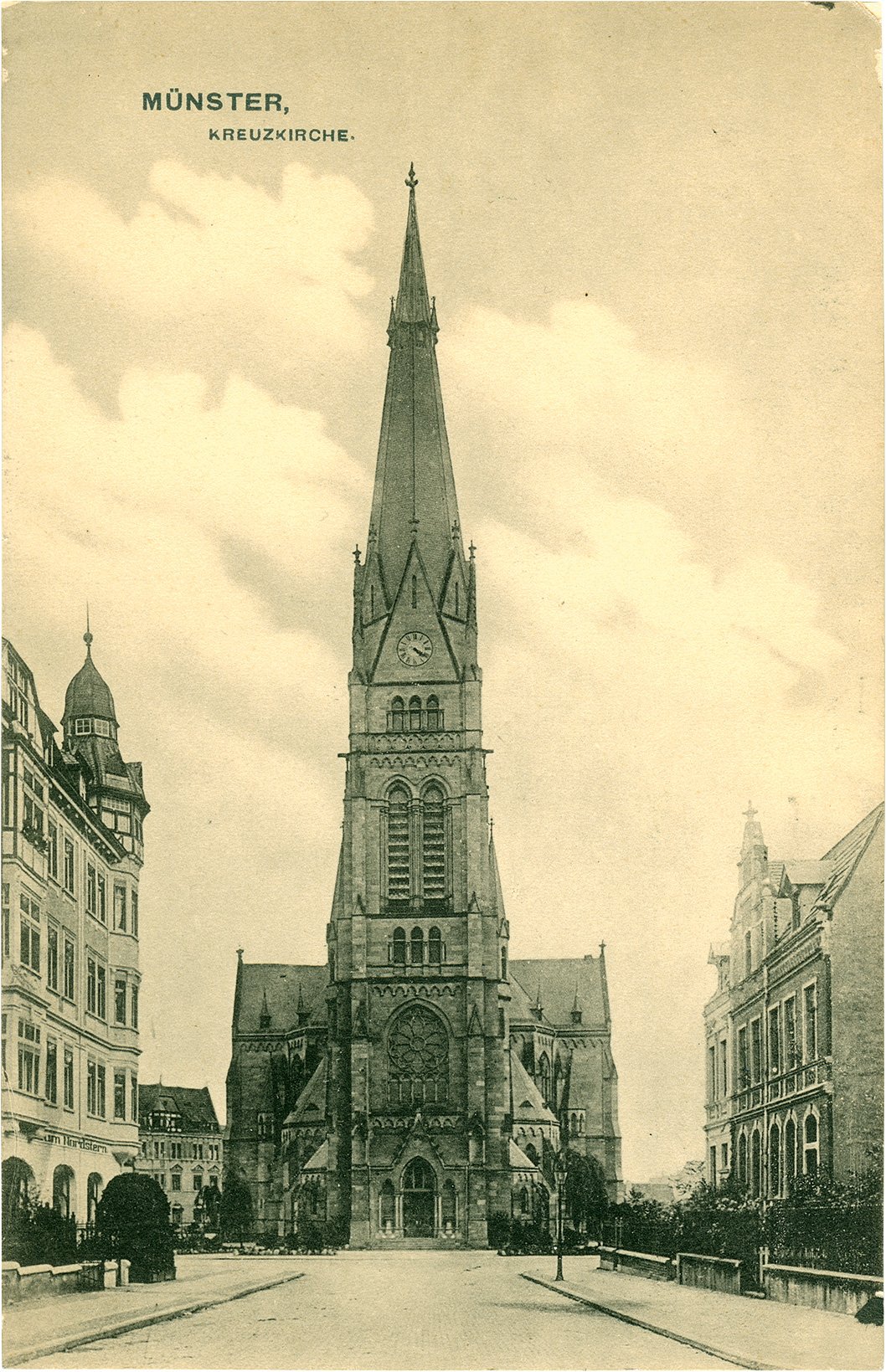 Postkarte: Blick von der Hoyastraße auf den Turm der Kreuzkirche (Stadtmuseum Münster CC BY-NC-SA)