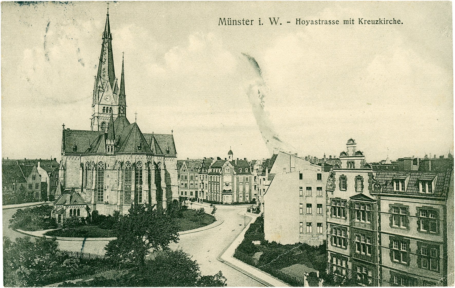 Postkarte: Blick auf den Chor der Kreuzkirche mit den Wohnhäusern im nördlichen Bereich der Hoyastraße (Stadtmuseum Münster CC BY-NC-SA)