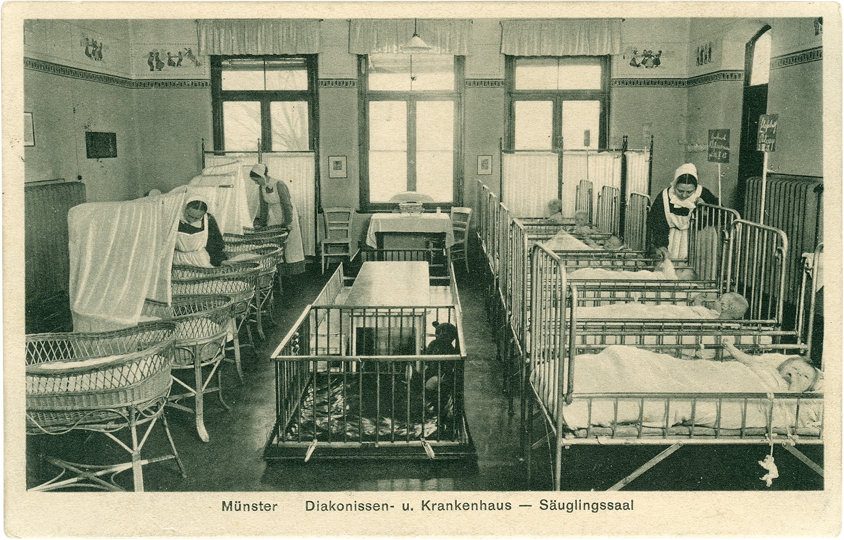 Postkarte: Blick in den Säuglingssaal im Evangelischen Diakonissen- und Krankenhaus (Stadtmuseum Münster CC BY-NC-SA)