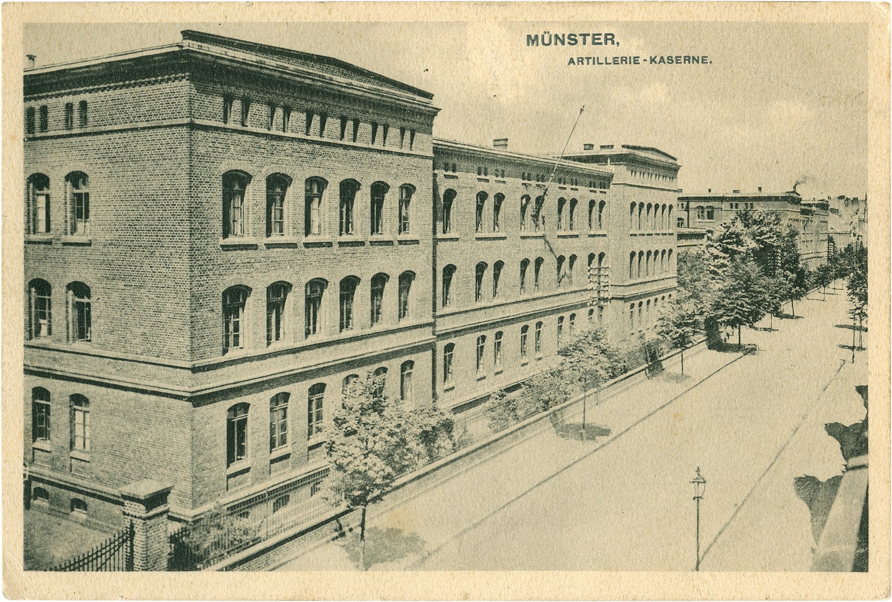 Postkarte: Mannschaftsgebäude der Artillerie-Kaserne an der Grevener Straße (Stadtmuseum Münster CC BY-NC-SA)