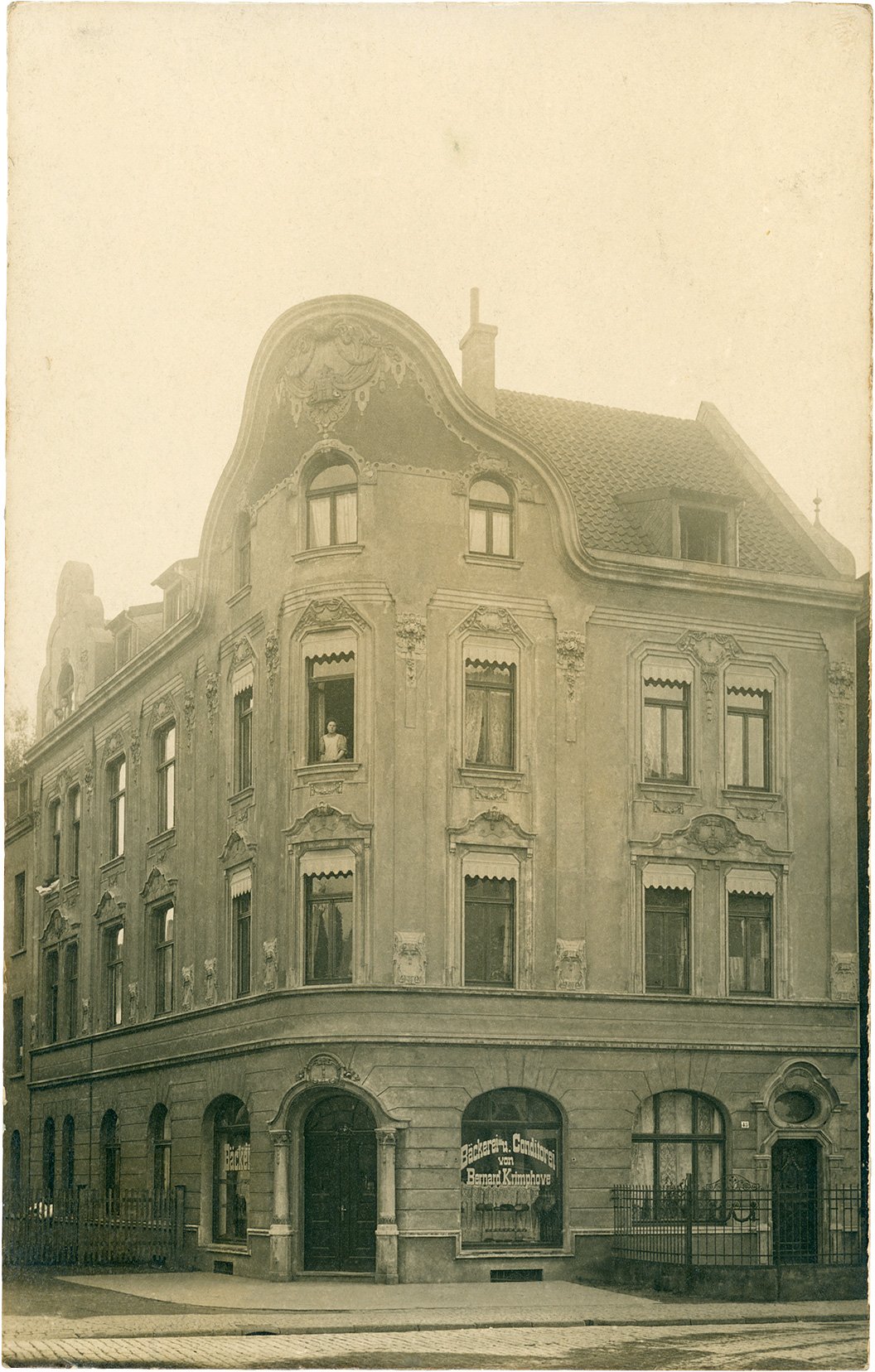 Postkarte: Wohn- und Geschäftshaus mit der Bäckerei und Conditorei Bernhard Krimphove, Südstraße 43. (Stadtmuseum Münster CC BY-NC-SA)