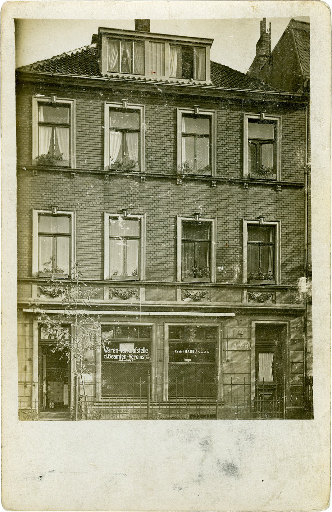 Postkarte: Wohn- und Geschäftshaus mit der Warenverkaufsstelle des Beamtenvereins, Südstraße 59. (Stadtmuseum Münster CC BY-NC-SA)