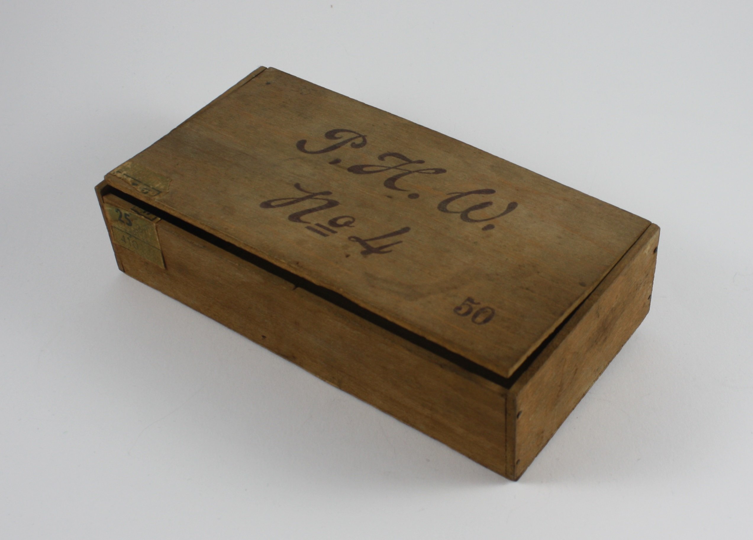 Zigarrenkiste "P.H.W" (LWL-Psychiatriemuseum Warstein CC BY-NC-SA)