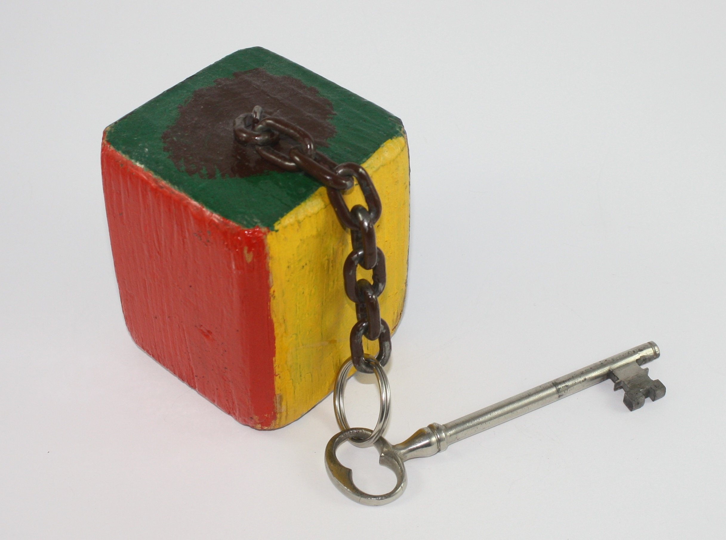 Schlüssel mit Holzblock (LWL-Psychiatriemuseum Warstein CC BY-NC-SA)