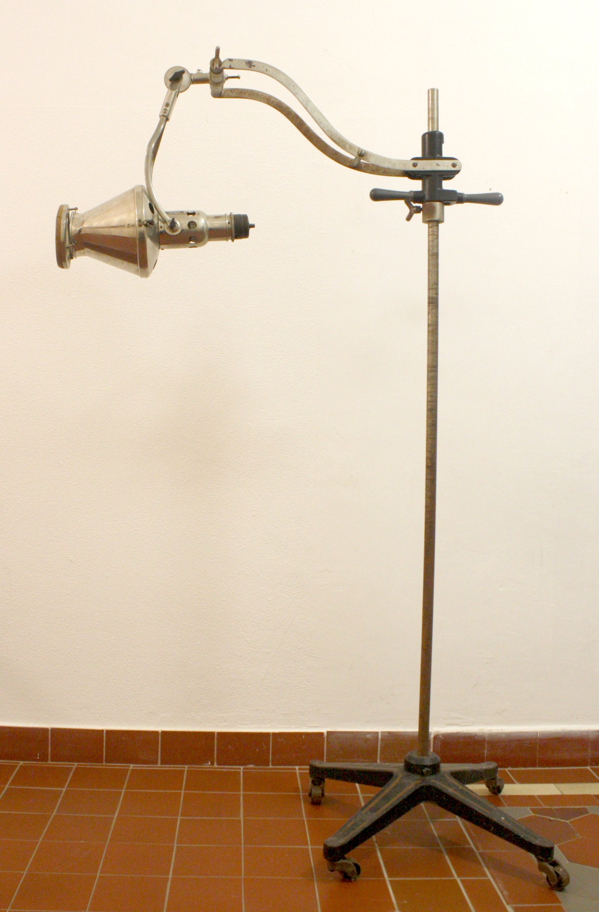 Quarzlampe (Hanau) (LWL-Psychiatriemuseum Warstein CC BY-NC-SA)
