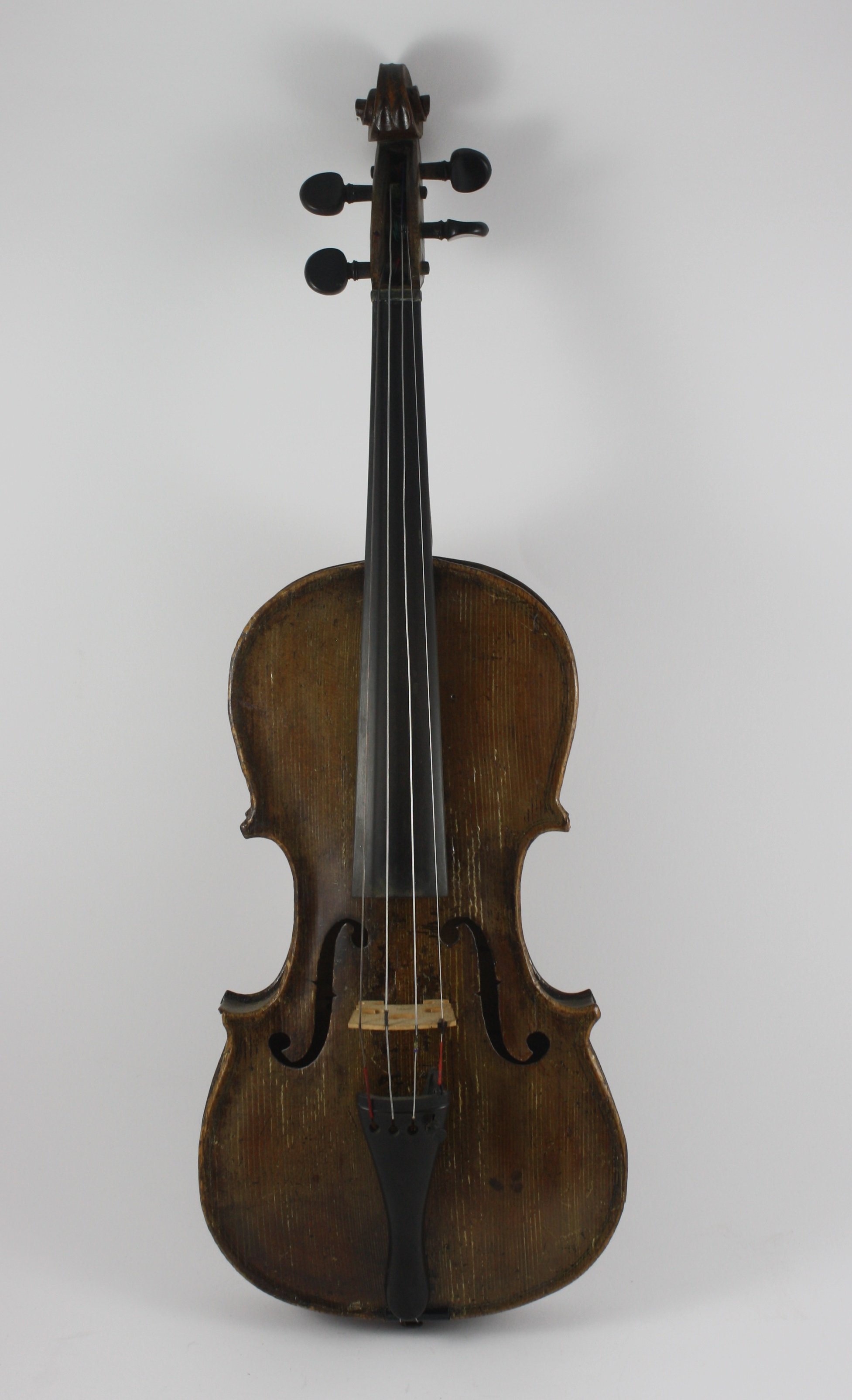 Violine mit Bogen (LWL-Psychiatriemuseum Warstein CC BY-NC-SA)