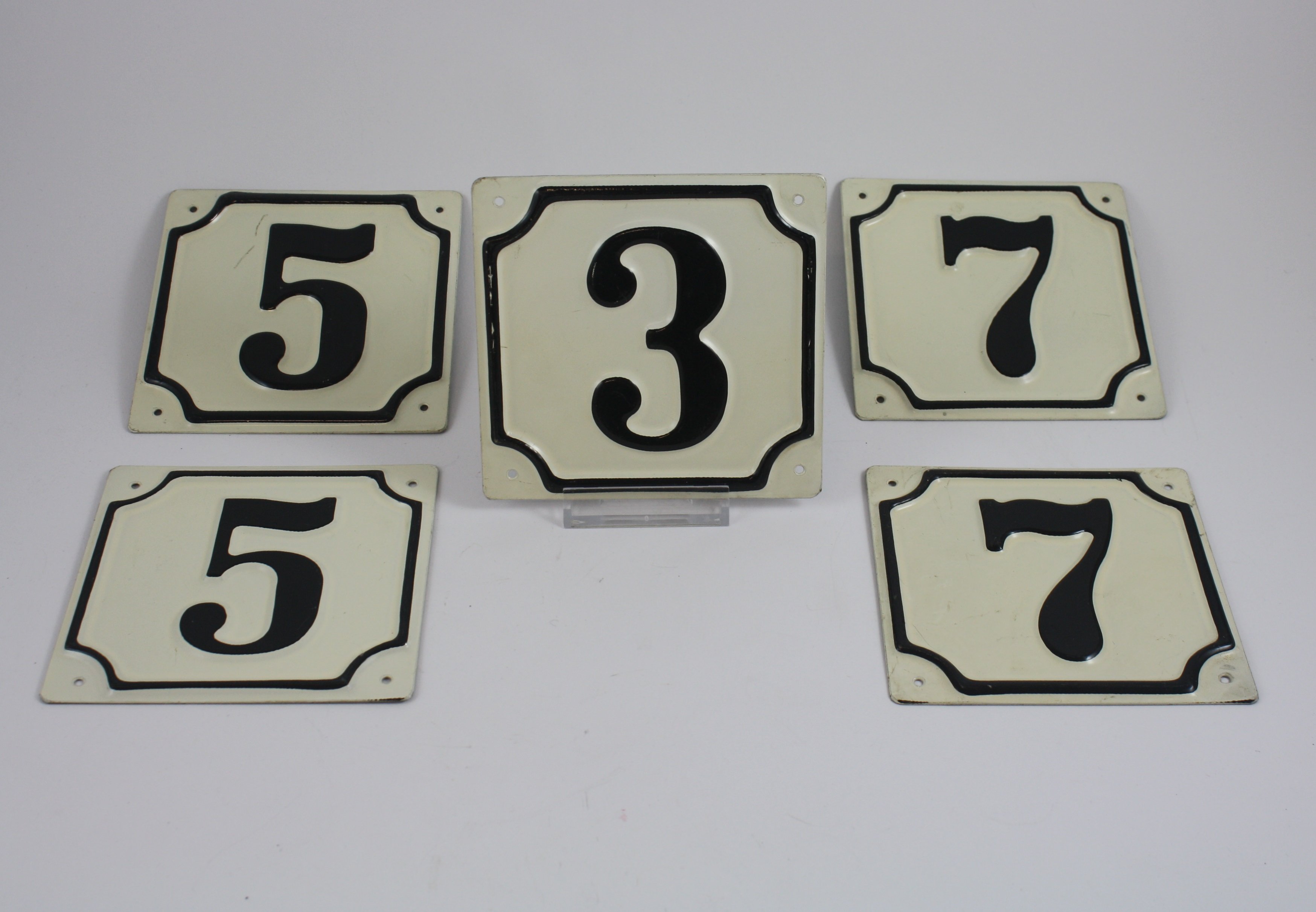 Hausnummernschilder (LWL-Psychiatriemuseum Warstein CC BY-NC-SA)