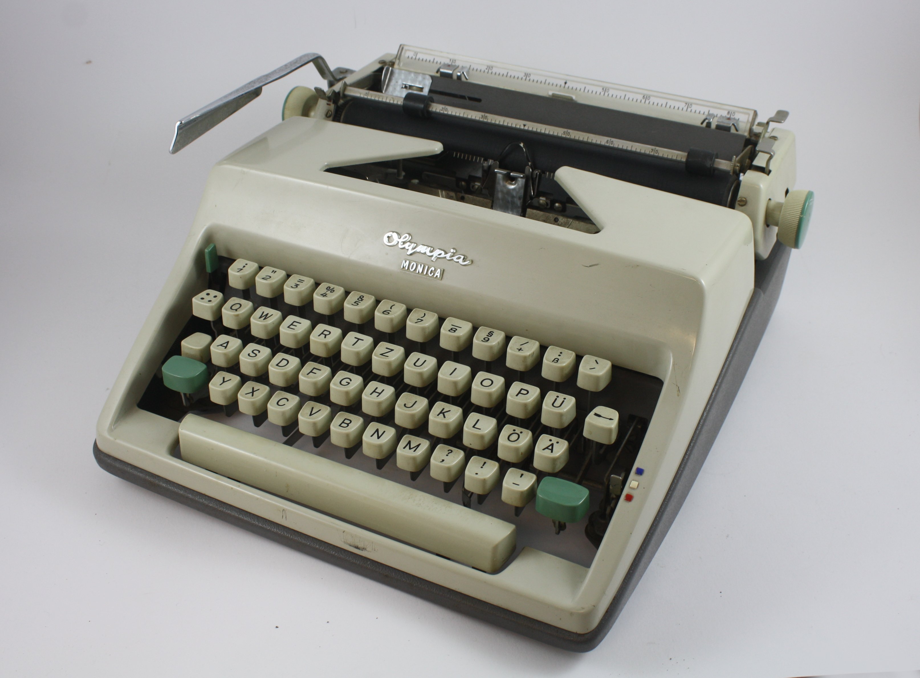 Schreibmaschine (LWL-Psychiatriemuseum Warstein CC BY-NC-SA)