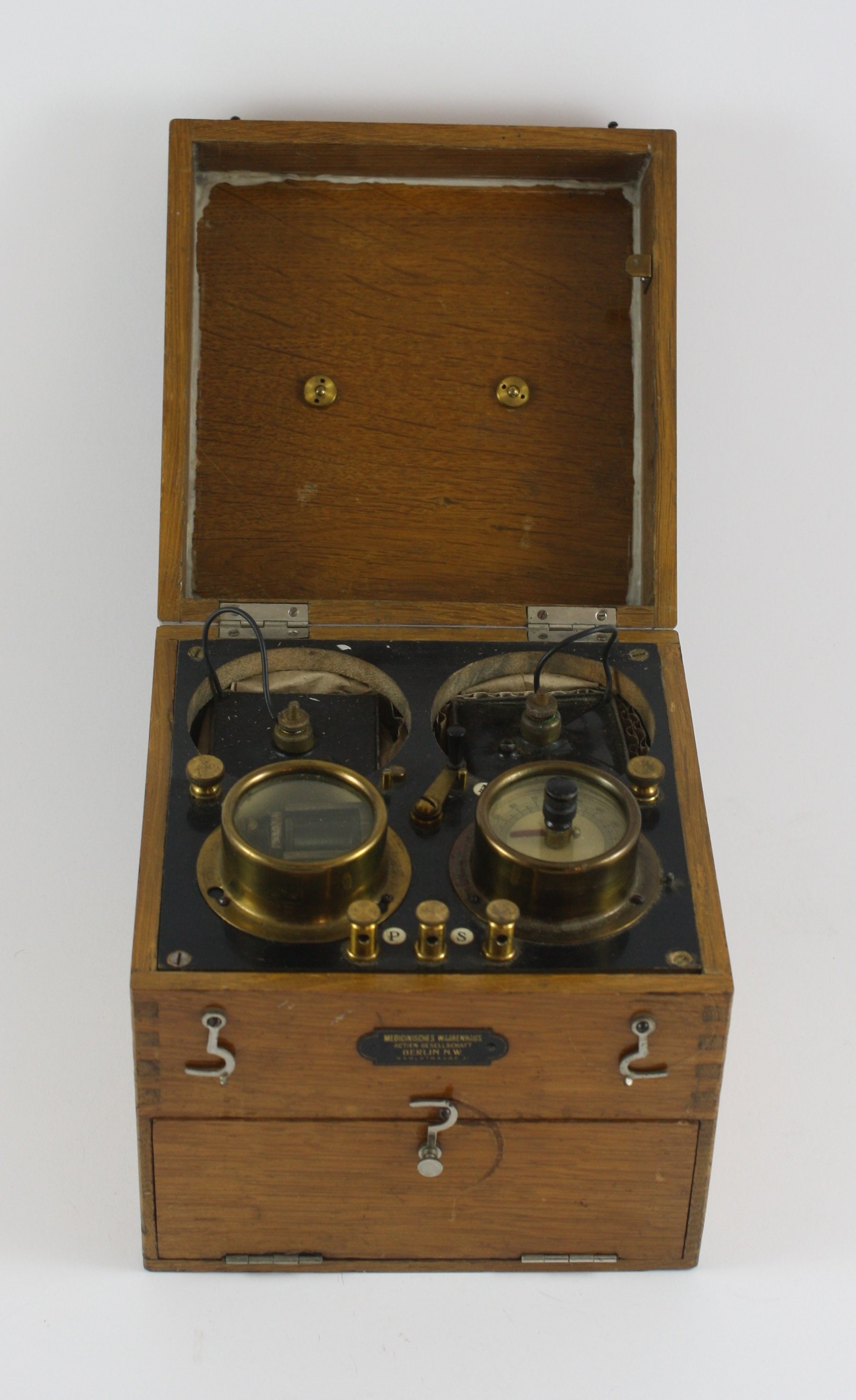 Elektrisierapparat (LWL-Psychiatriemuseum Warstein CC BY-NC-SA)
