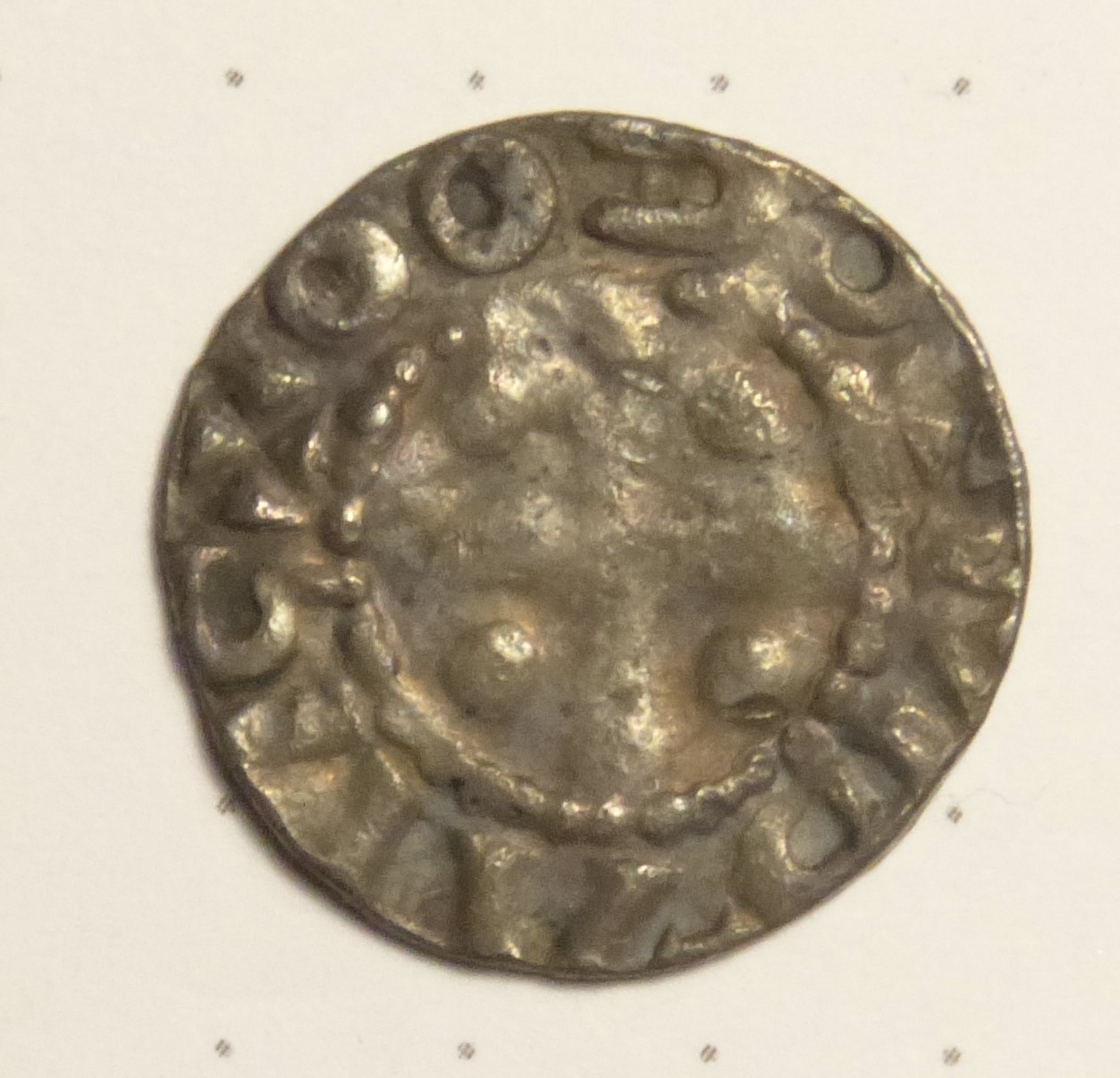 Denar (Pfennig) aus der Zeit des 11. oder 12. Jahrhunderts (Städt. Hellweg-Museum Geseke CC BY-NC-SA)