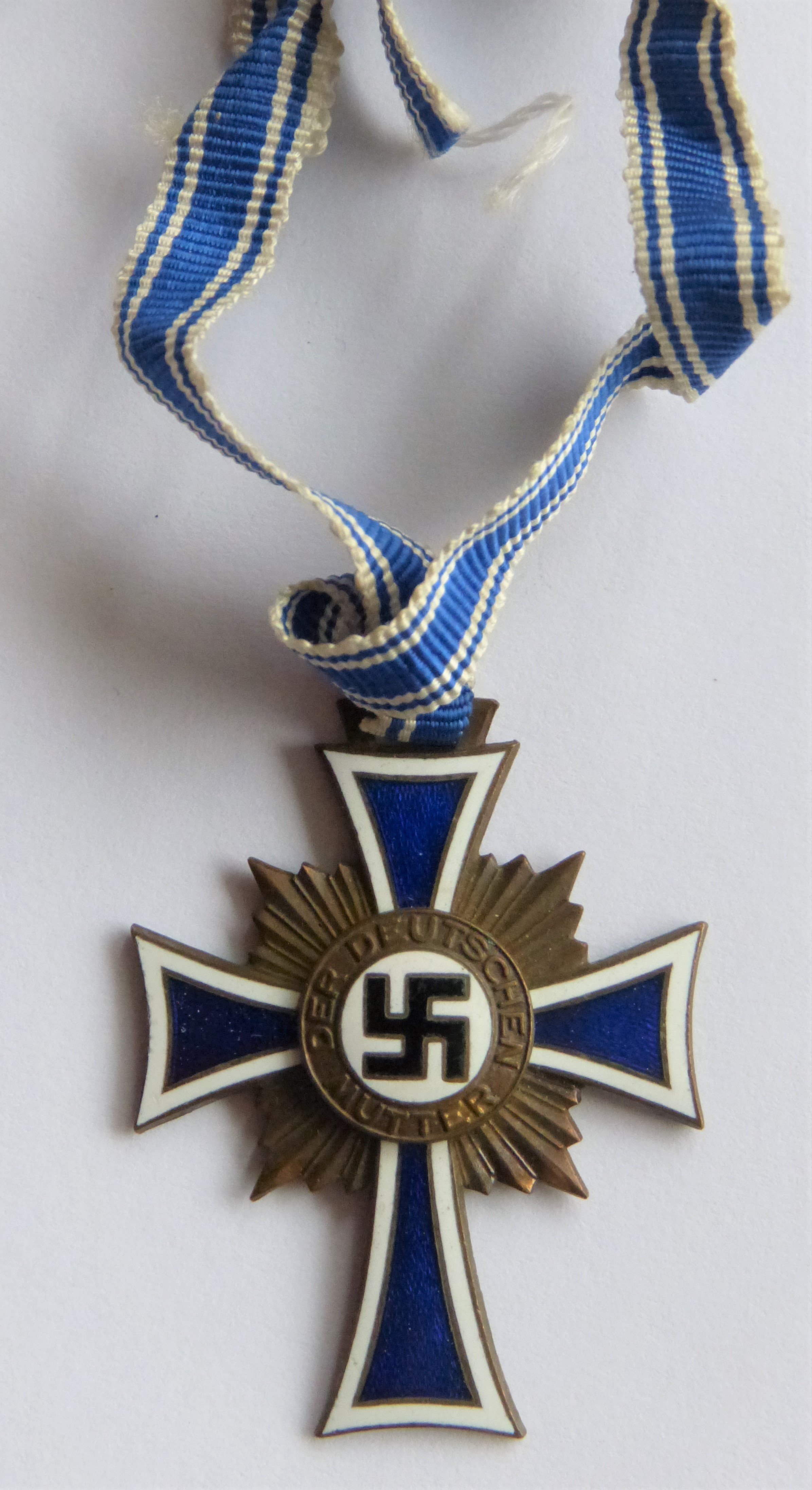 Ehrenkreuz der Deutschen Mutter der NSDAP (Städt. Hellweg-Museum Geseke CC BY-NC-SA)