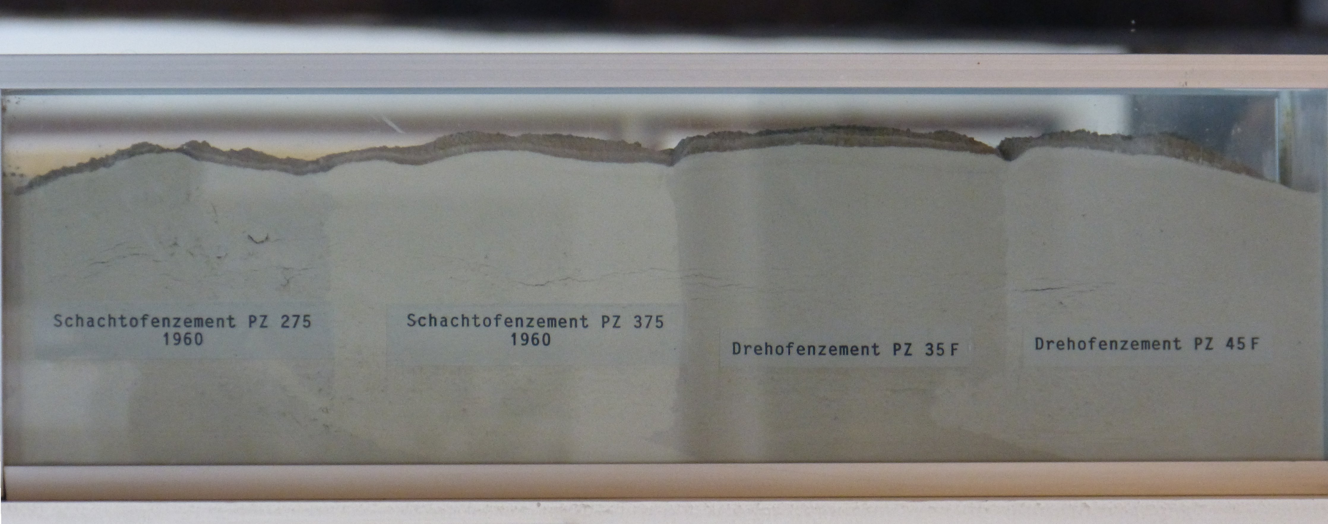 Verschiedene Zementproben (Städt. Hellweg-Museum Geseke CC BY-NC-SA)