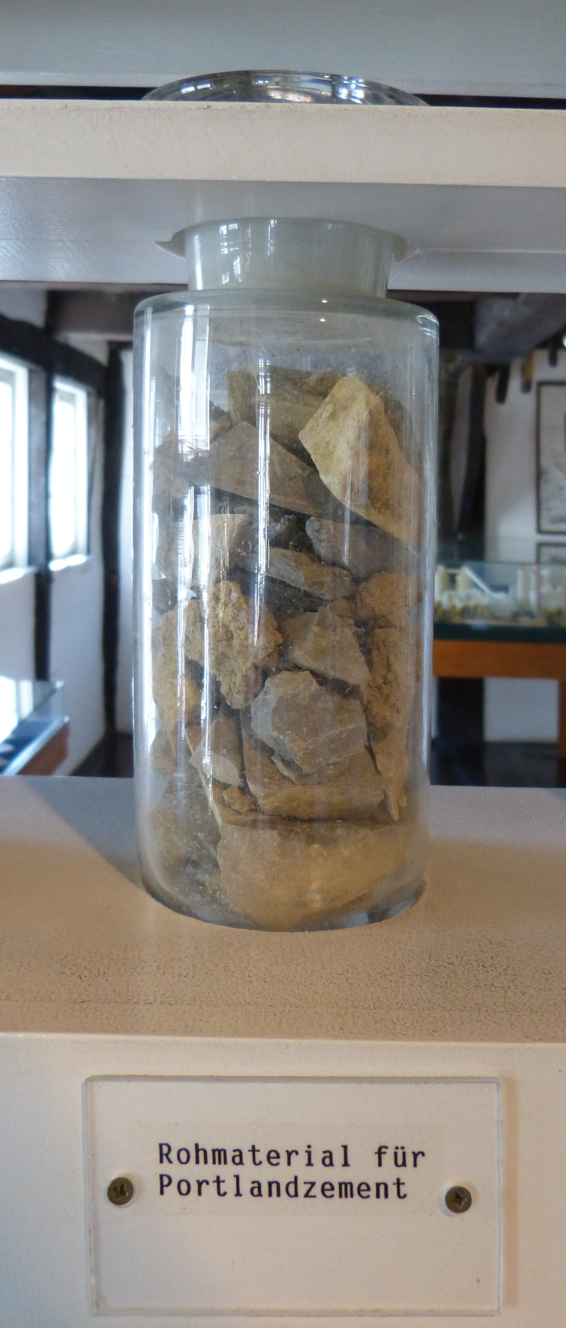 Rohmaterialprobe für Zement (Städt. Hellweg-Museum Geseke CC BY-NC-SA)