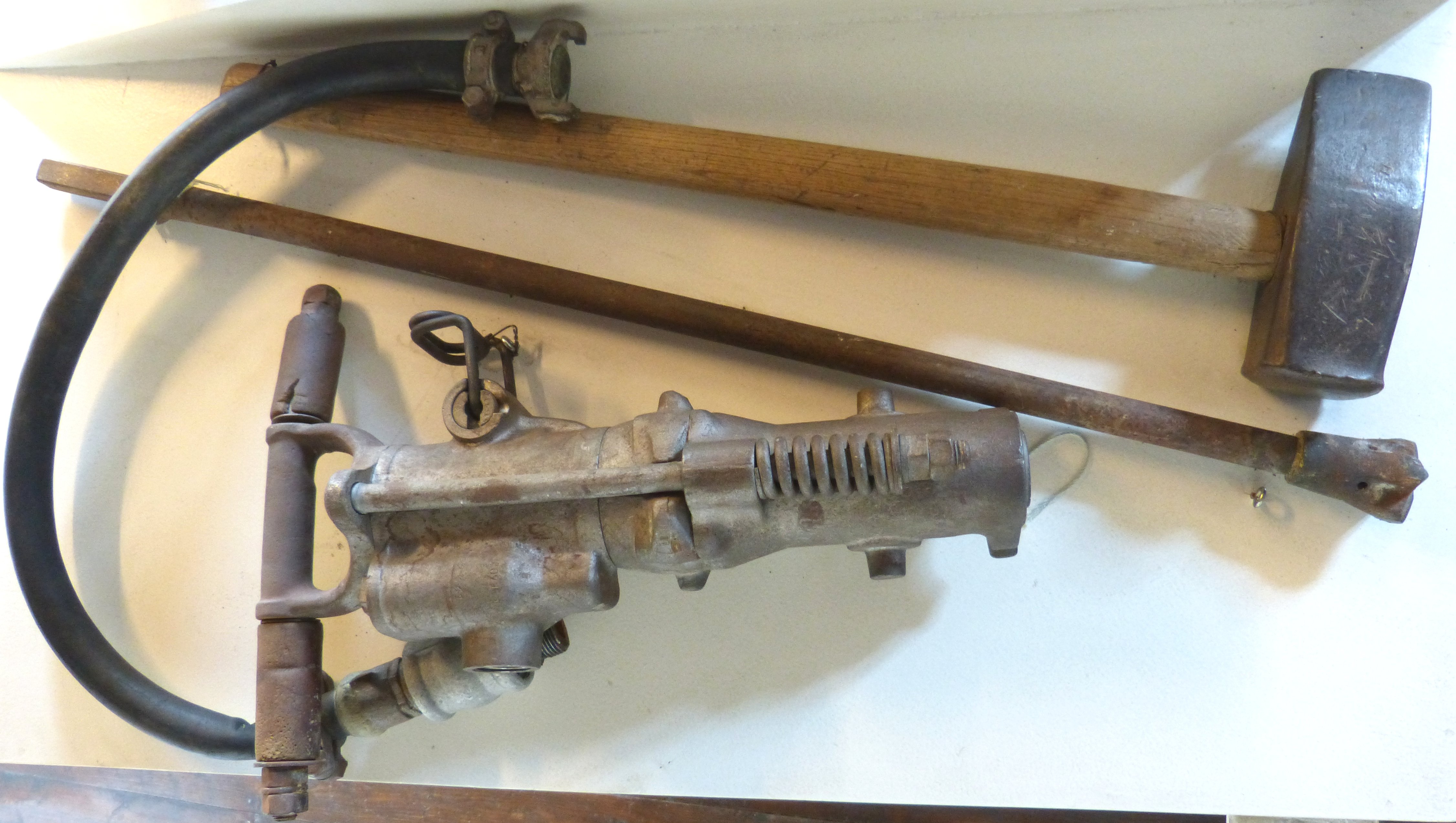 Mittelschwerer Presslufthammer (Städt. Hellweg-Museum Geseke CC BY-NC-SA)