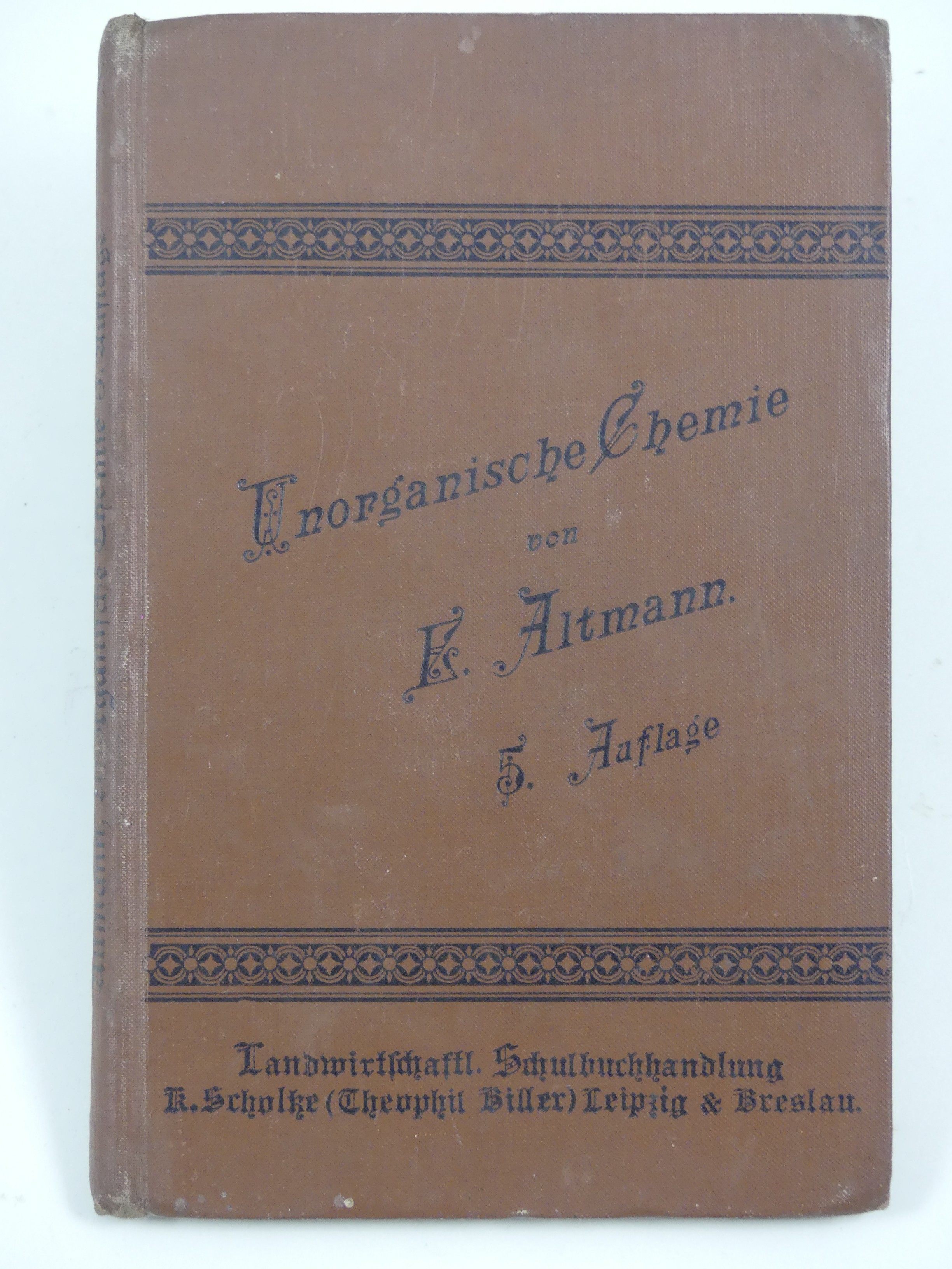 Lehrbuch "Grundriß der Chemie" (Hellweg-Museum Unna CC BY-NC-SA)
