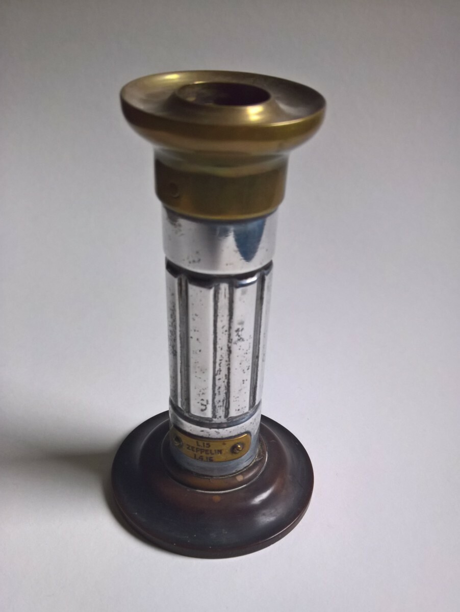 Kerzenhalter aus dem Material des Marineluftschiffes LZ 48 – L 15 (M.-A. Trappe CC BY-NC-SA)