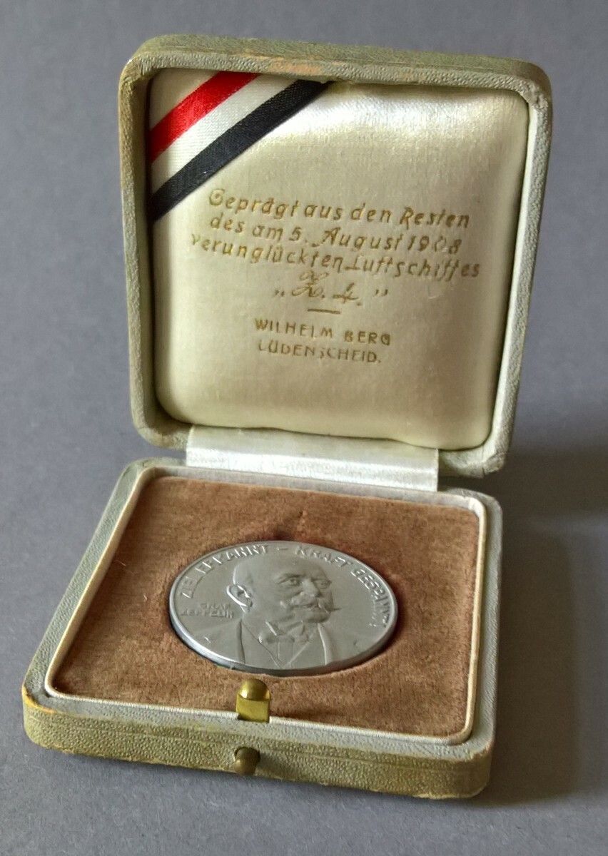 Medaille aus den Resten des LZ 4 (M.-A. Trappe CC BY-NC-SA)