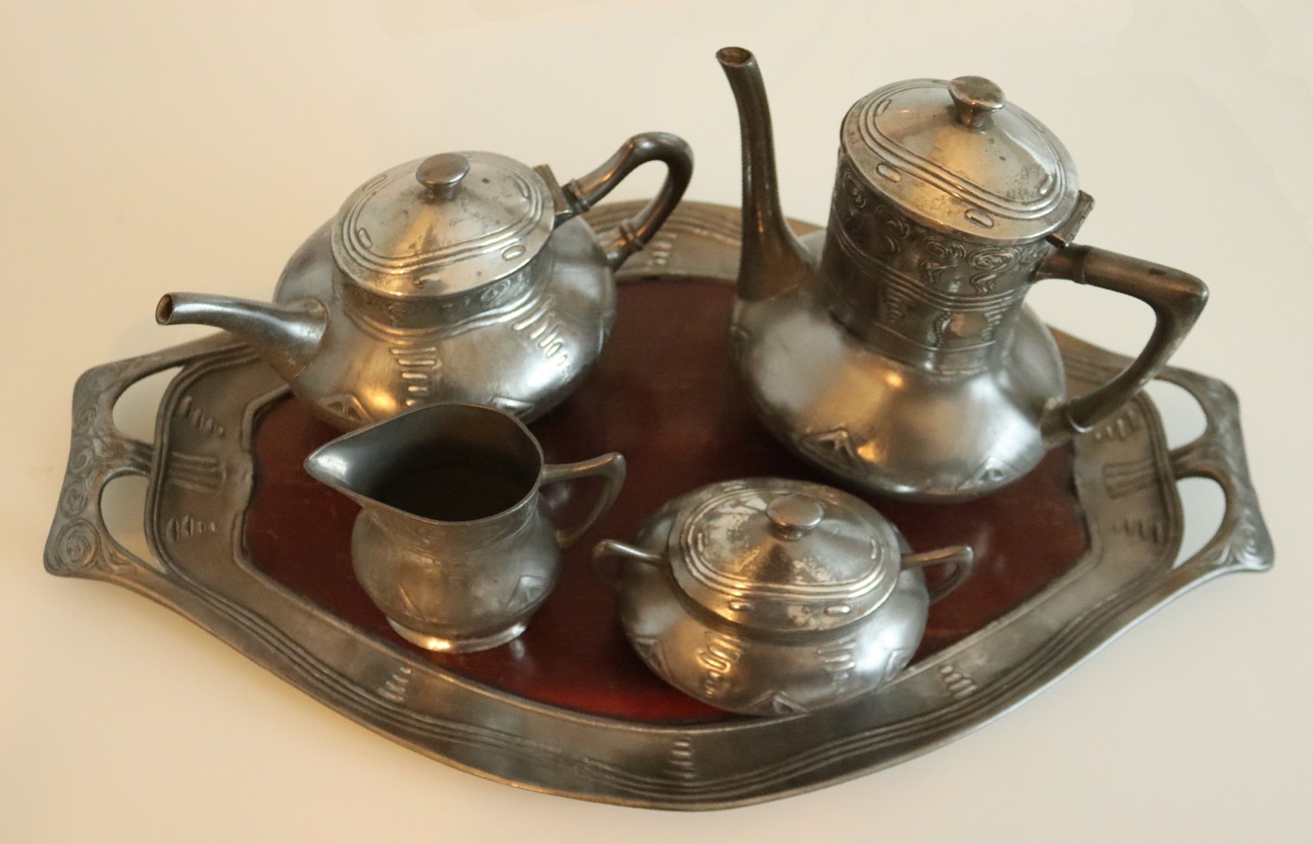 Tee- & Kaffeeservice für Gerhardi & Co., Lüdenscheid, Modell 1810 (Moritz-Adolf Trappe | Sammlung Luftfahrt.Industrie.Westfalen CC BY-NC-SA)
