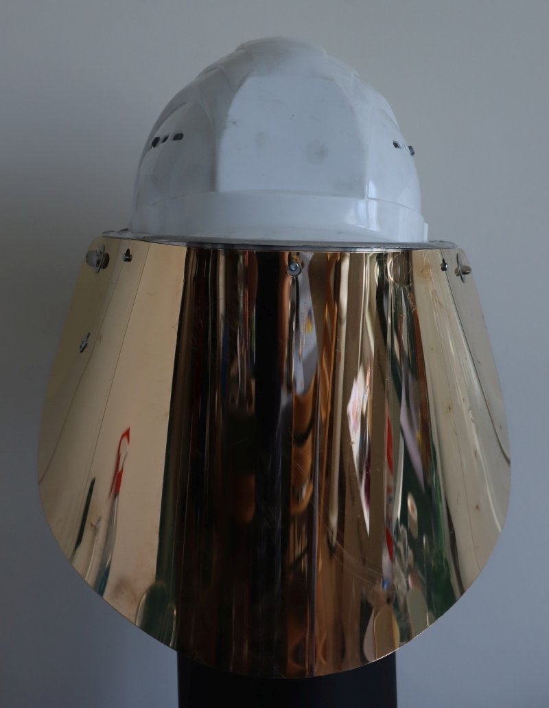 Helm mit Hitzeschutzvisier aus der Aluminiumgießerei +GF+ (Georg Fischer, Werdohl) (Moritz-Adolf Trappe | Sammlung Luftfahrt.Industrie.Westfalen CC BY-NC-SA)