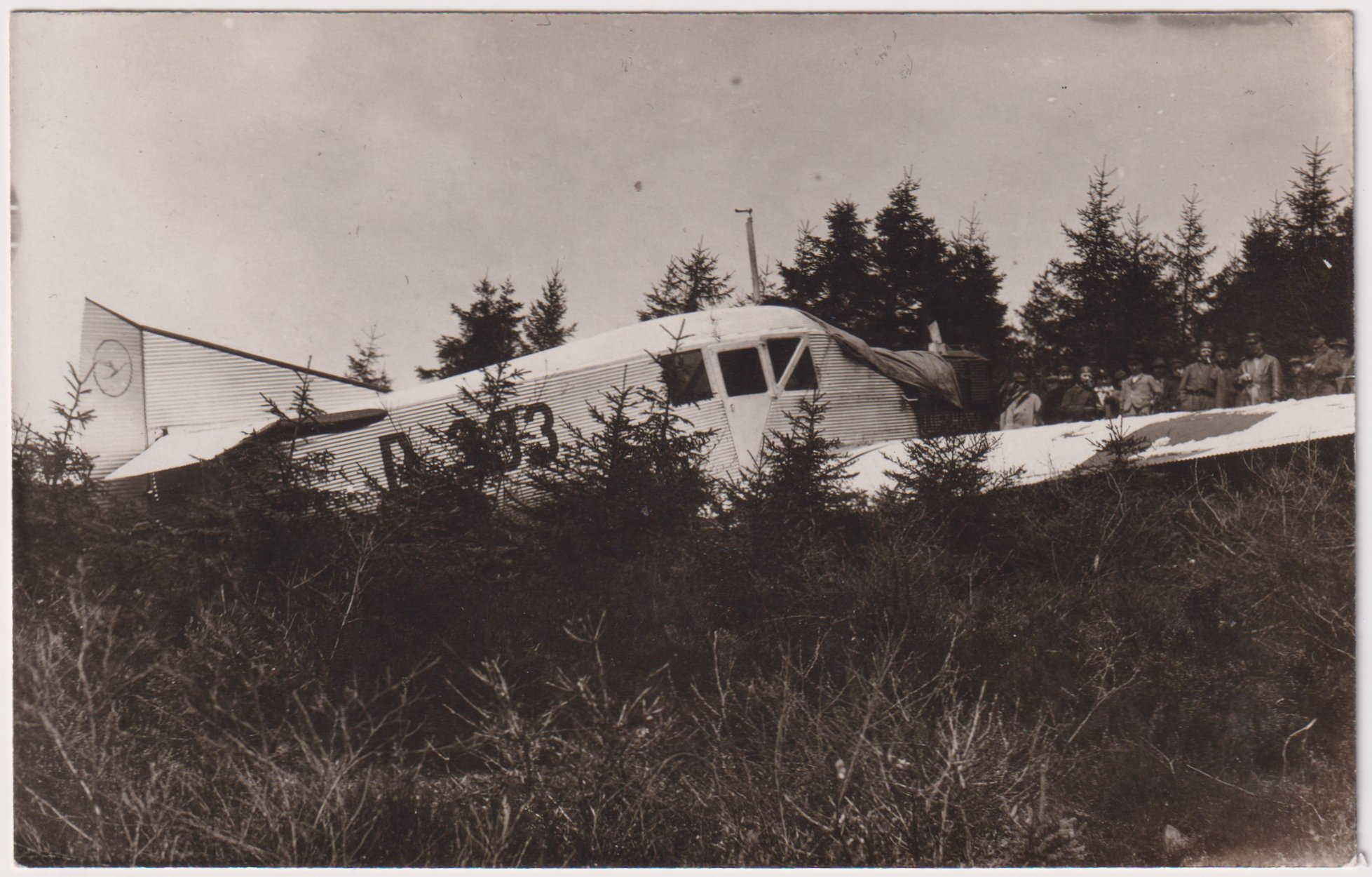 Foto der Notlandung einer JUNKERS F-13 bei Rärin (Herscheid) am 18.04.1928 (Sammlung Luftfahrt.Industrie.Westfalen | Moritz-Adolf Trappe CC BY-NC-SA)