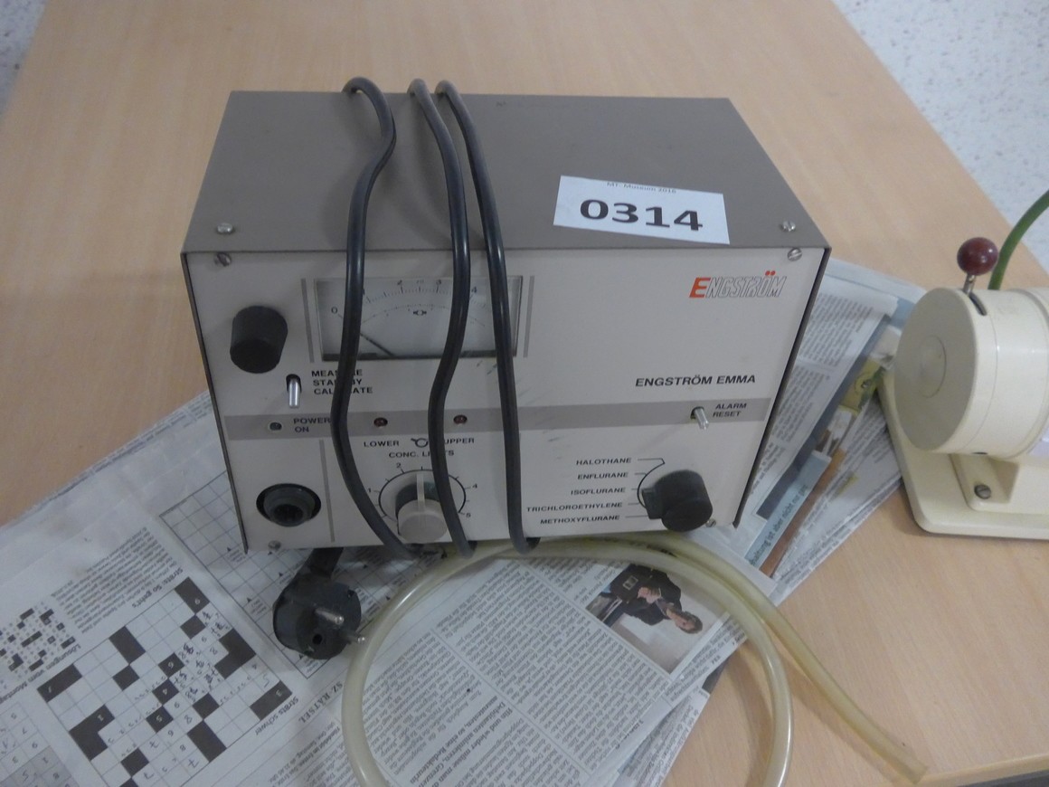 Beatmungs- oder Gas-Monitor " --- tbd" (Heimatverein Burgsteinfurt CC BY-NC-SA)