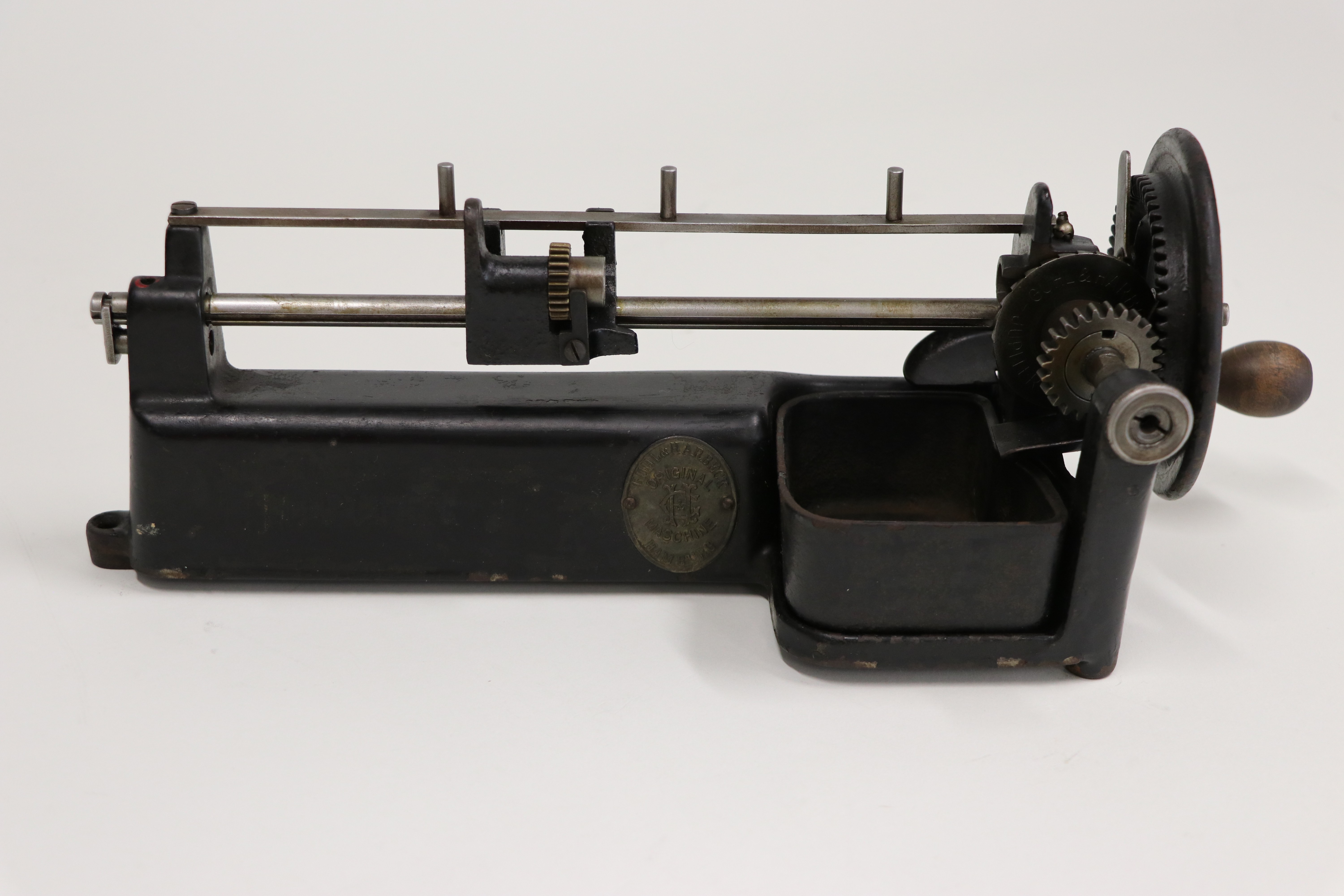 Bleistift-Schärfmaschine Jupiter 1 (LWL-Freilichtmuseum Hagen CC BY-NC-SA)