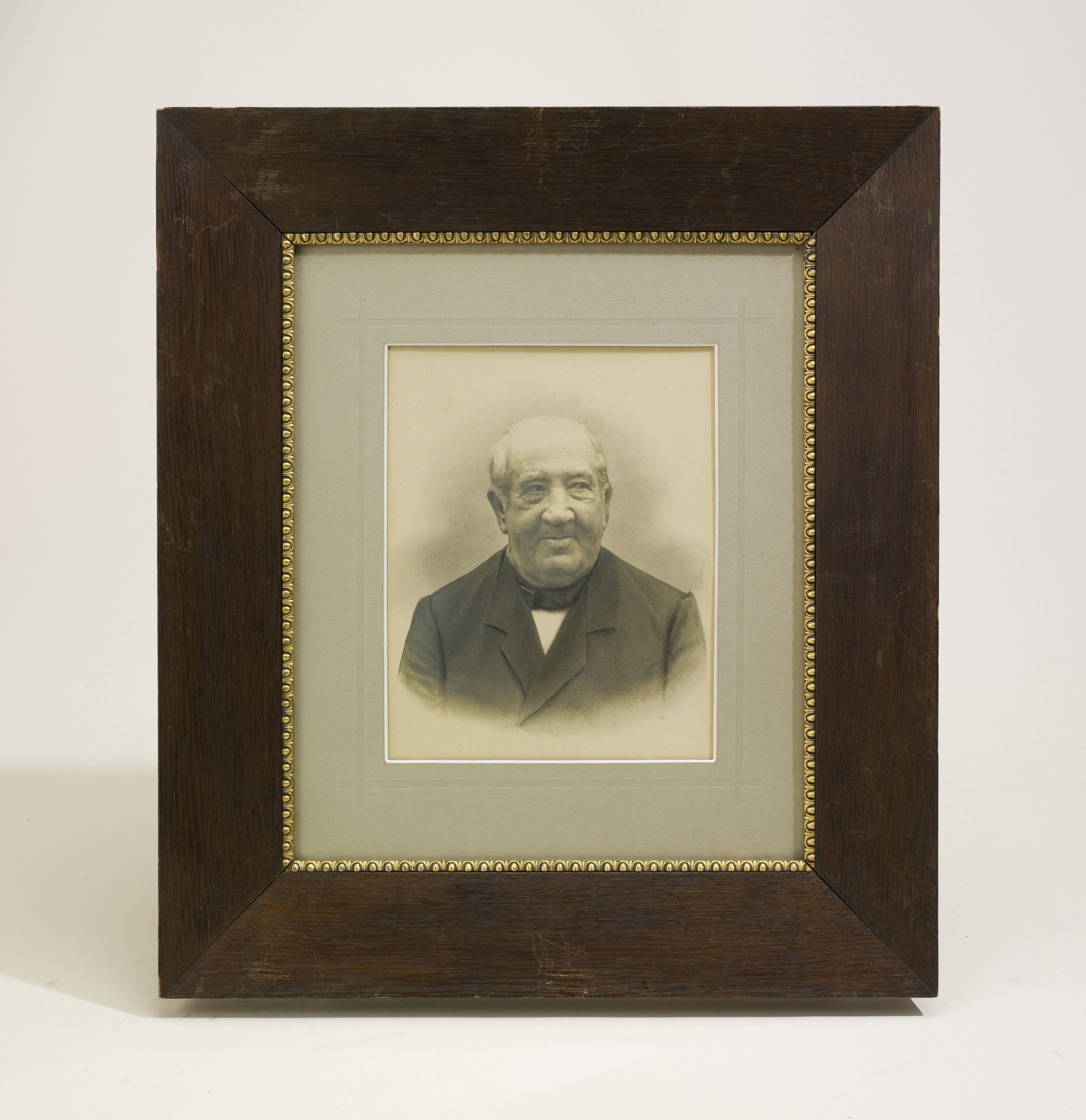 Gerahmte Porträtfotografie (eines älteren Mannes) (LWL-Freilichtmuseum Hagen CC BY-NC-ND)