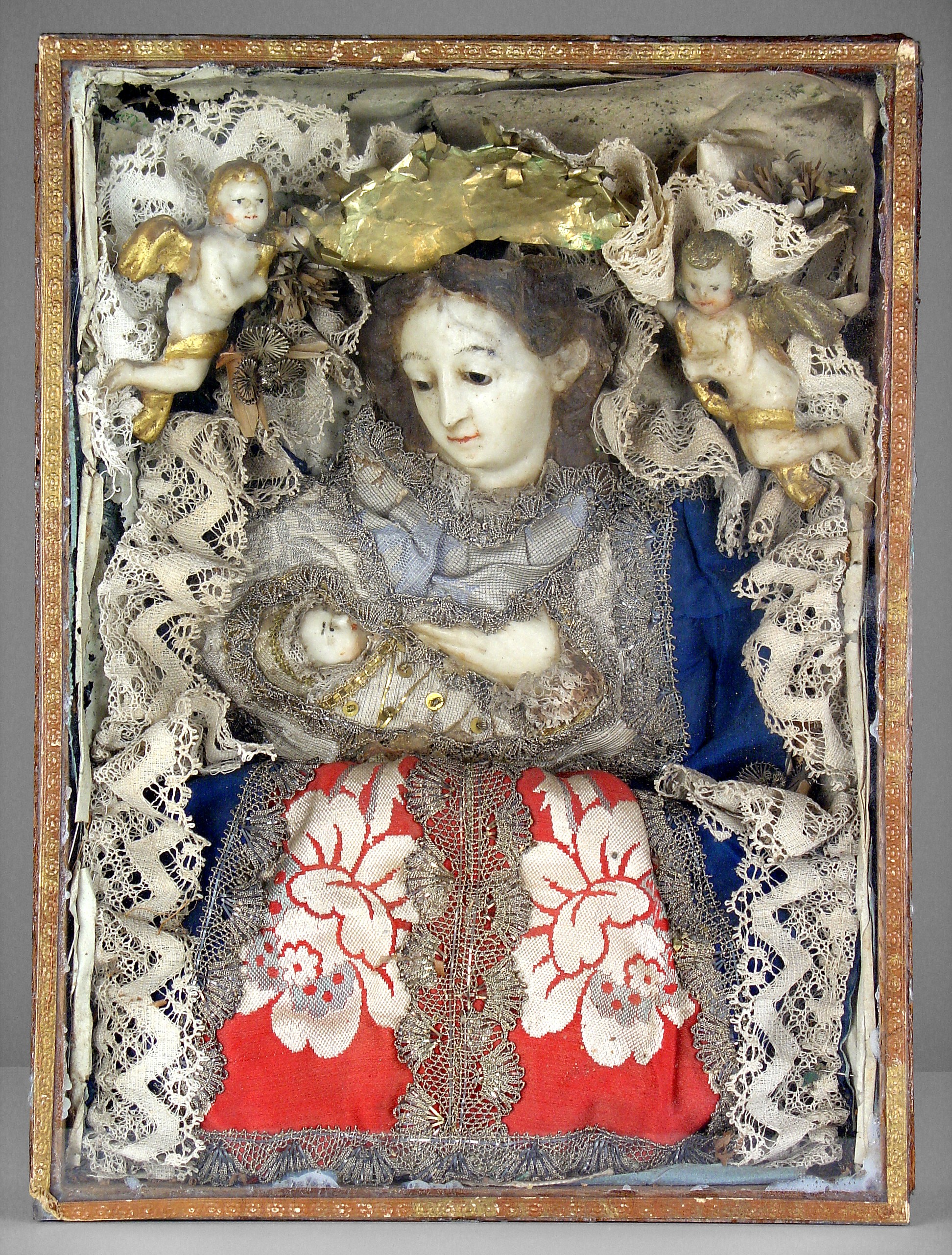 Schaukasten mit Darstellung der "Maria lactans" (RELíGIO – Westfälisches Museum für religiöse Kultur CC BY-NC-SA)