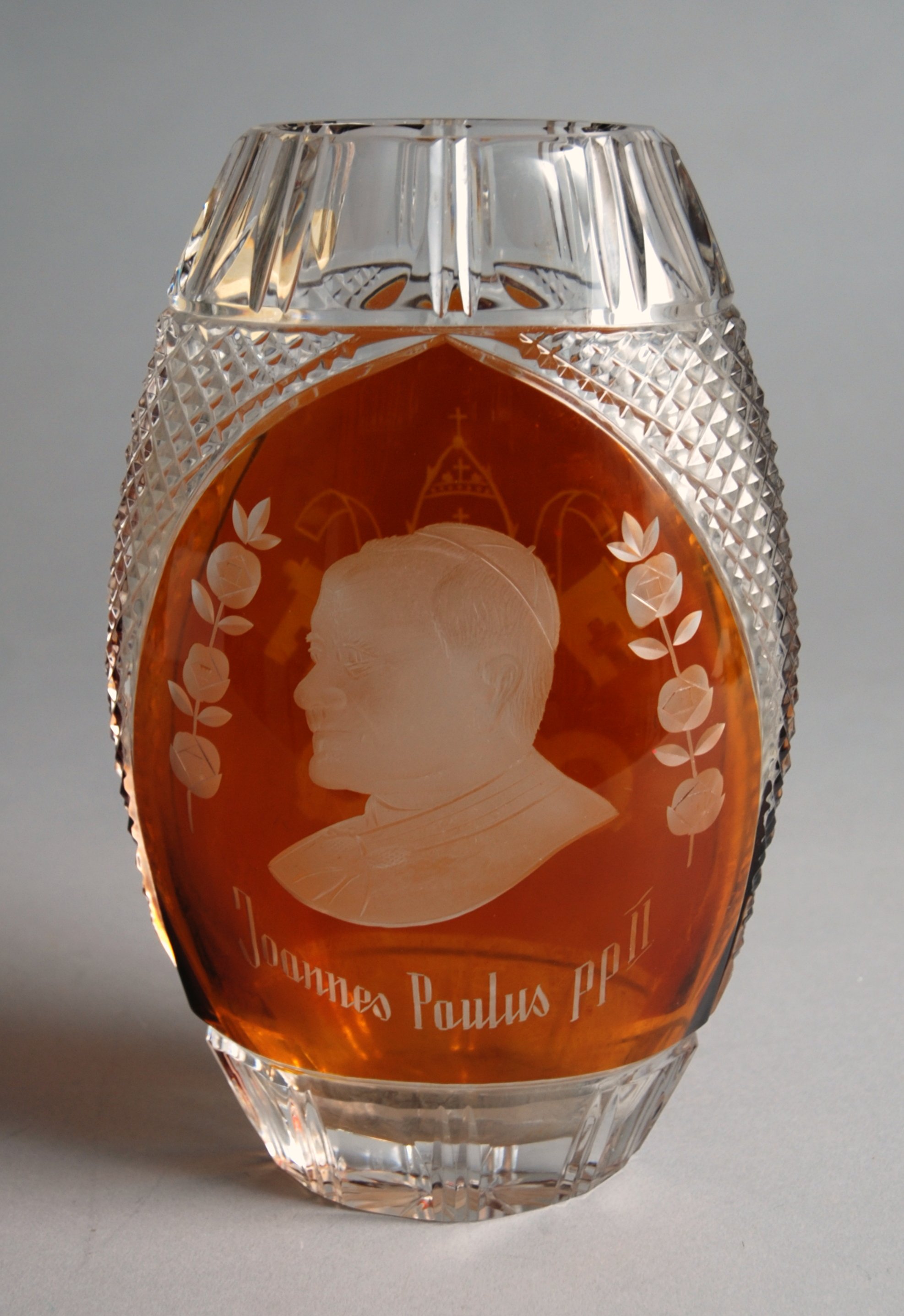 Vase: "Papst Johannes Paul II." (RELíGIO – Westfälisches Museum für religiöse Kultur CC BY-NC-SA)