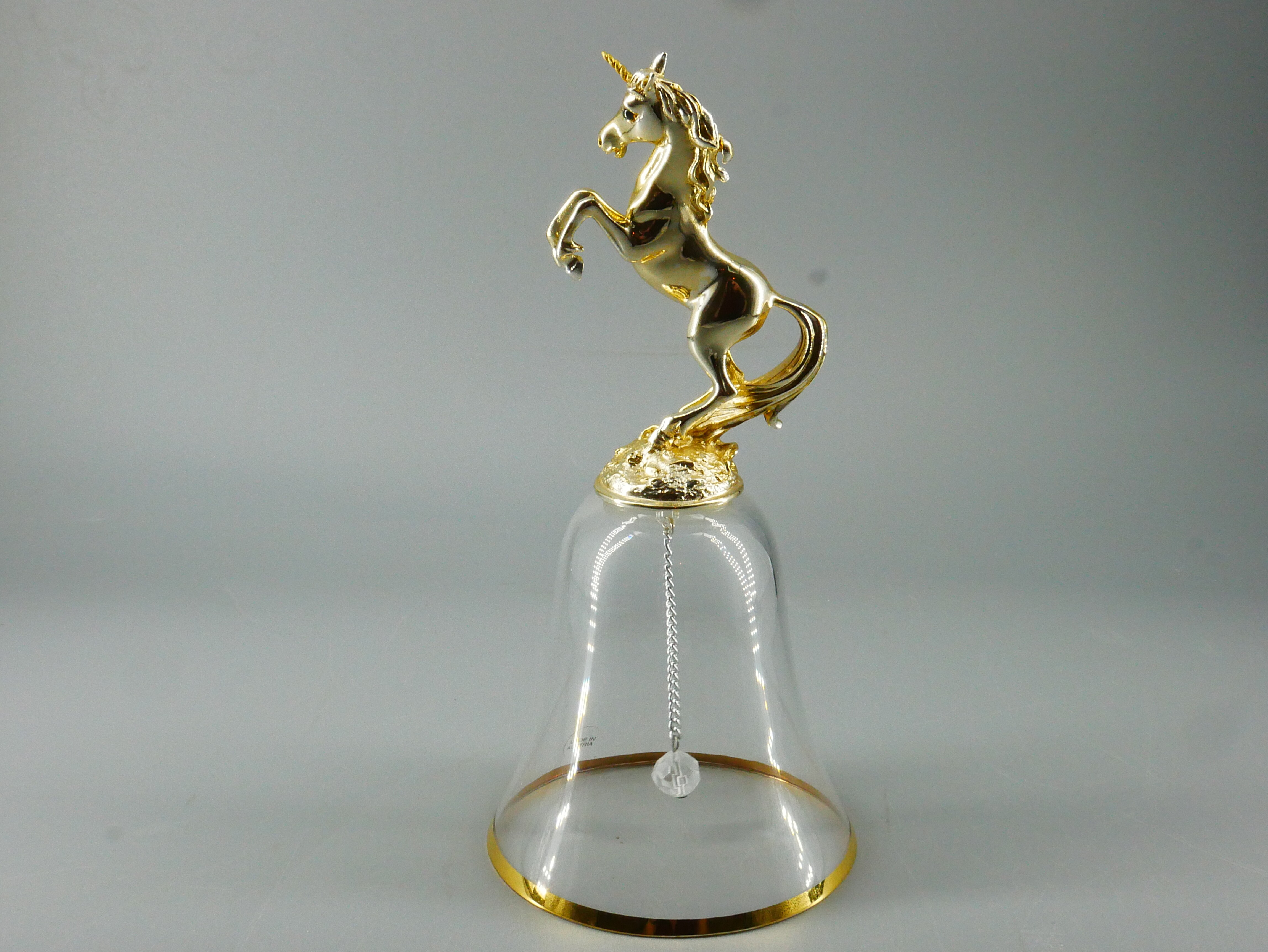 Gläserne Glocke mit Griff in Gestalt eines Einhorns (Westfälisches Glockenmuseum Gescher CC BY-NC-SA)