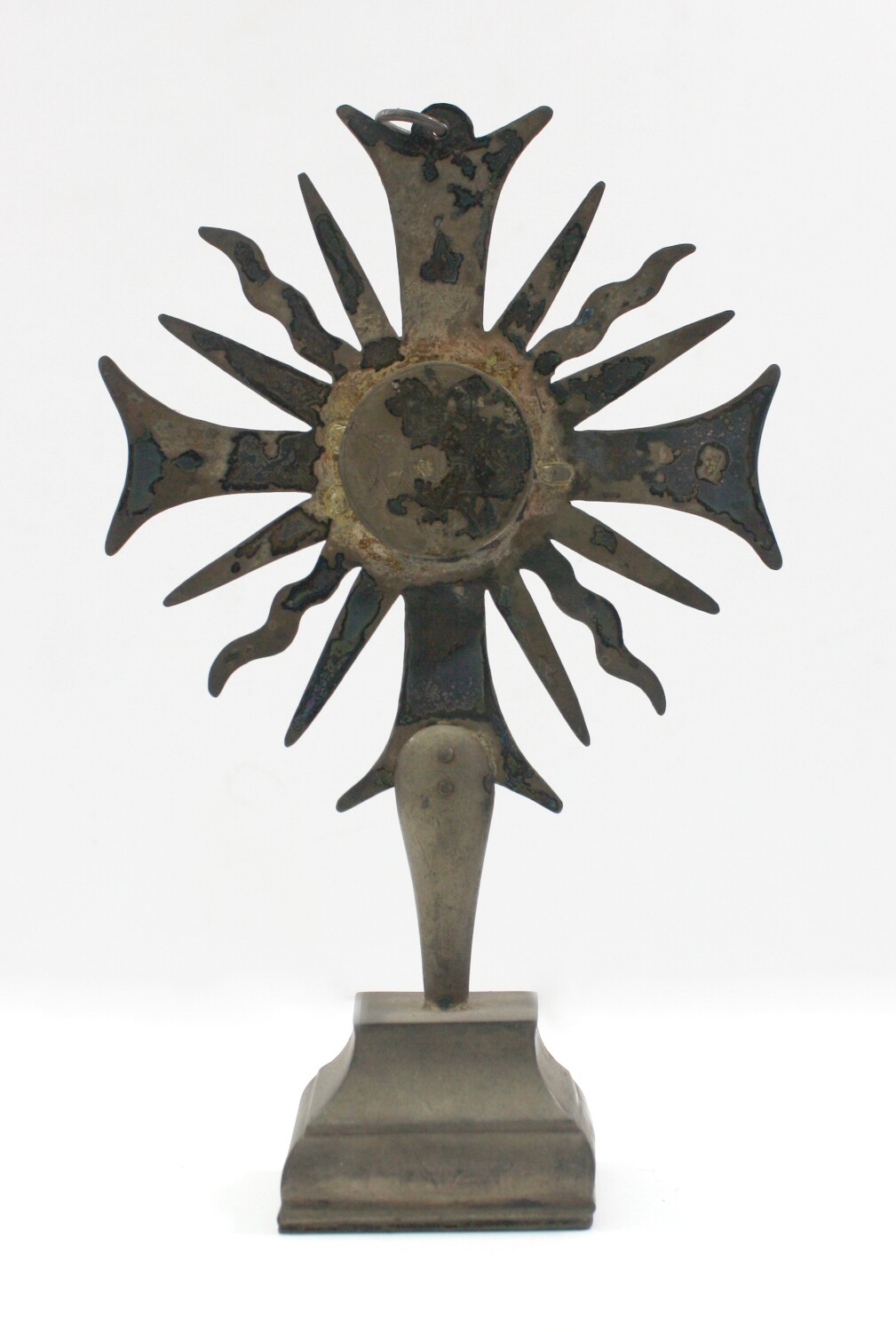 Strahlenkreuz mit Reliquienkapsel (Drilandmuseum CC BY-NC-SA)