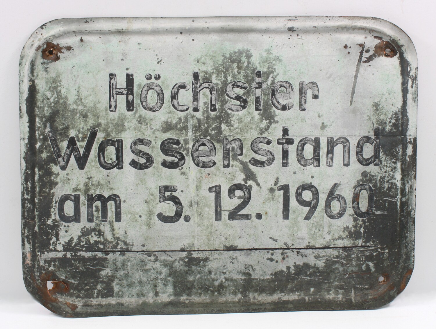 Metallschild: Hochwassermarke vom 5.12.1960 (Drilandmuseum CC BY-NC-SA)
