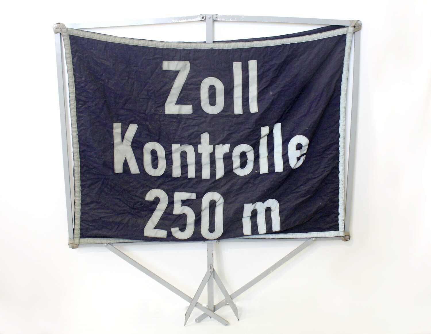Hinweisschild "Zollkontrolle" (Drilandmuseum CC BY-NC-SA)