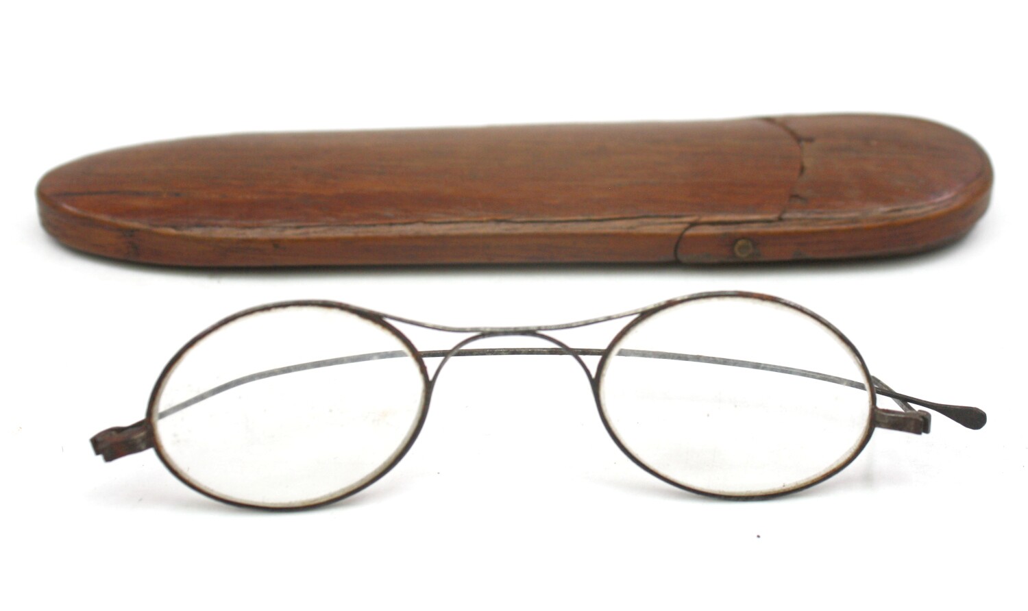 Brille mit Futteral (Drilandmuseum CC BY-NC-SA)