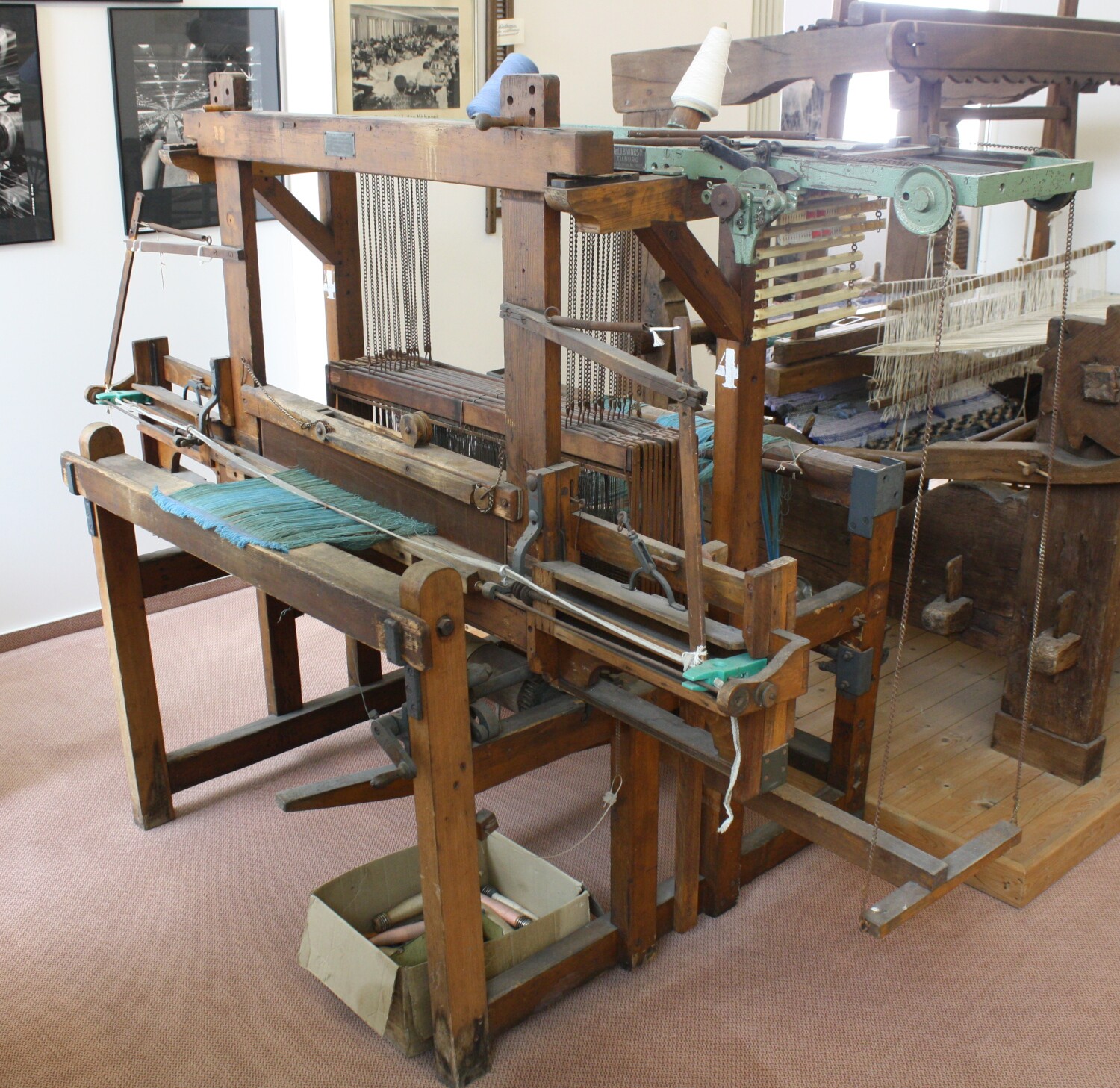 Handwebstuhl zur Herstellung gemusterter Gewebe (Drilandmuseum CC BY-NC-SA)