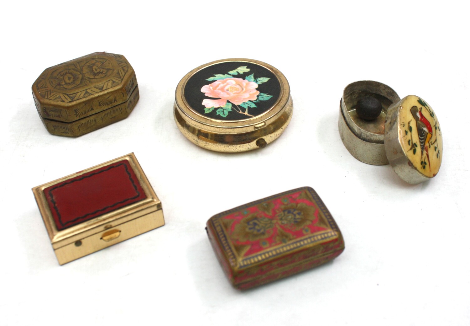 Fünf Opiumdöschen (Drilandmuseum CC BY-NC-SA)